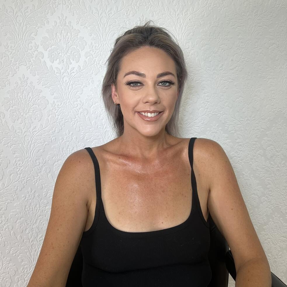 Kayla ✨
.
Flawless skin and summer glow 
.
southcoastmakeupartists #southcoastmakeupartist #southcoastmakeup #makeupartistillawarra #makeupartist #southcoastmakeupandhair #makeupaddict #makeupbyevonne #makeupideas #makeuplover #makeuplook #illawarram