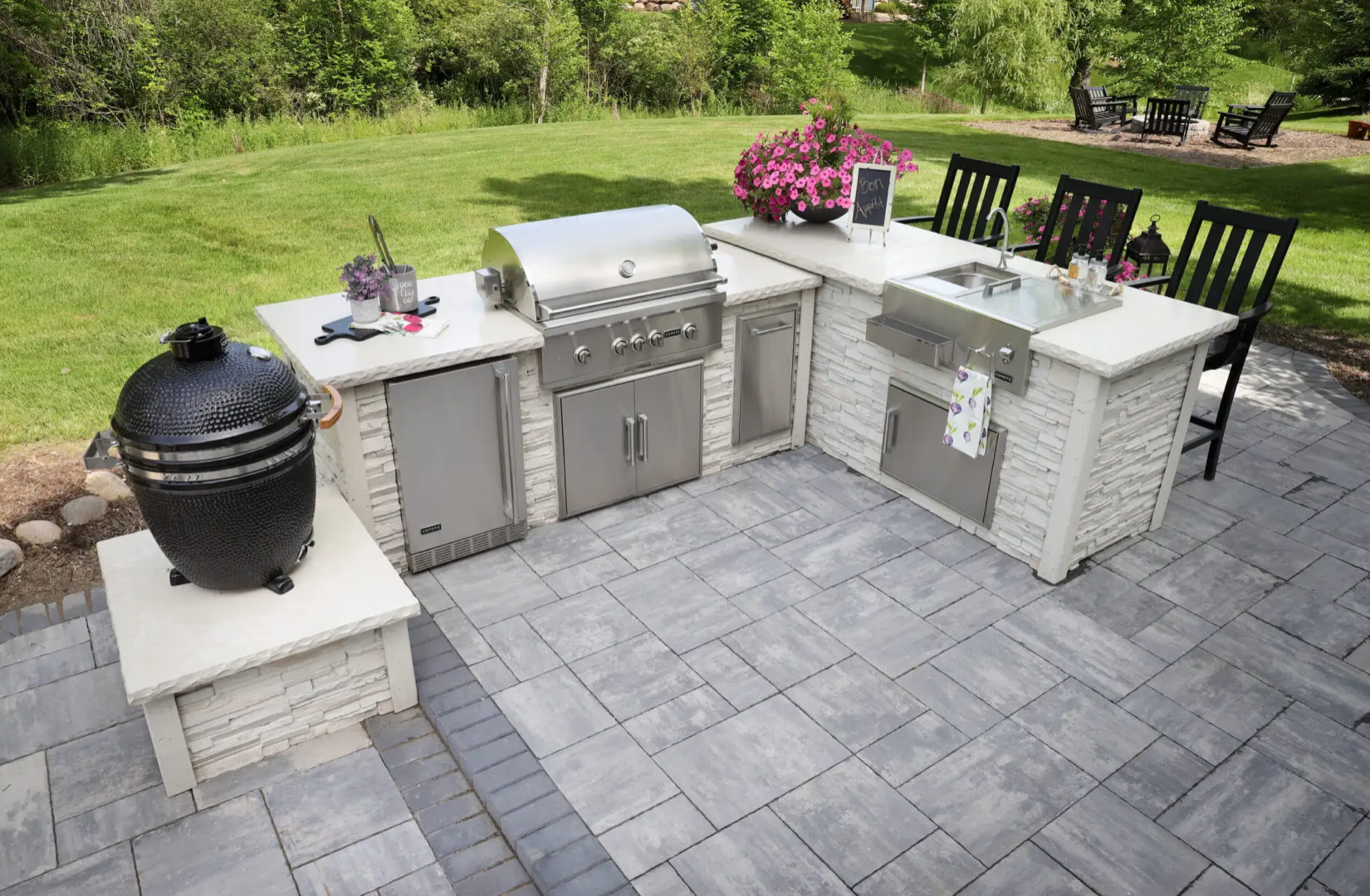 Luxury outdoor kitchen build