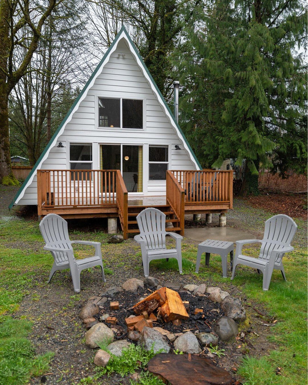 Keep an eye out for Daisy Wander Cabin. This newly renovated riverfront getaway near the Skykomish is available for booking after May. Relax in their new cedar hot tub by the river.

⛺ @happy_daisywander 
📸 @zachnicholz 

 #explorewashstate #washing