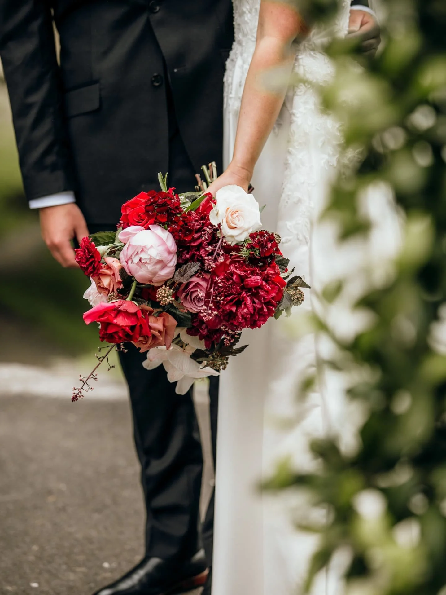 Making the most of the peonies for Hollan and Billy
.
.
.

Photography @abihacklingphotography 
Dress @liahroebuck_bridal 

#newzealandflorist #newplymouthflorist #nzflowers #taranakiflorst ##modernwedding