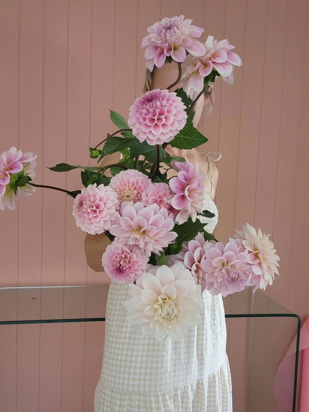 Orders for December weddings are in! Such a good feeling and super exciting. They all feel so real once the orders in and my flower broker has confirmed 🎉

I have recently had last minute enquiries for this wedding season coming in. If you're thinki