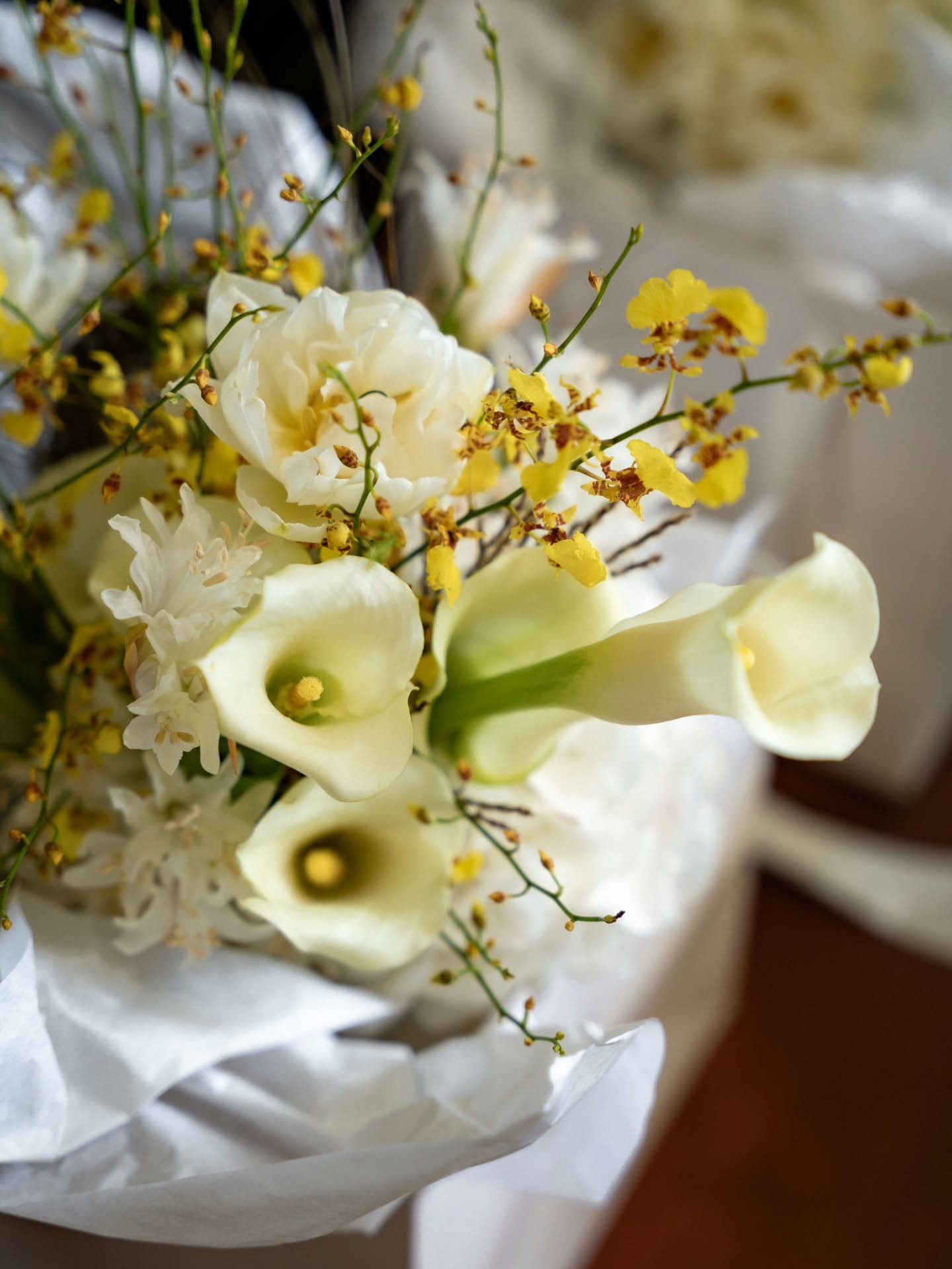 Is there anything prettier than fresh bridal bouquets bathing in morning sunlight. Me thinks not.
.
.
.
.
.

@twosetvisuals