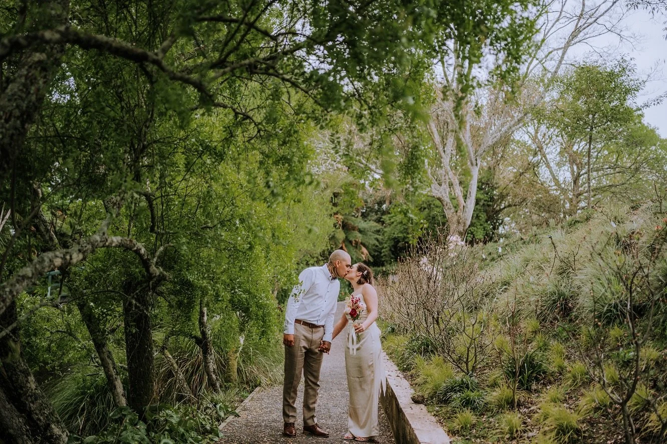 1 year anniversary for these two lovers ✨🥹

An intimate spring wedding at @woodlandsestate for Izzy + Naelan. In typical Hamilton fashion, the weather was very much like the last few days, rain, sun, some stormy skies and some thunder. We had all th