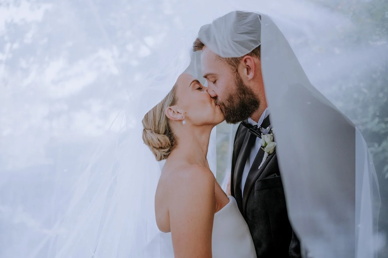There&rsquo;s just something about spring weddings. The soft light, the fresh blooms, the buzz in the air that makes everything feel a little extra magical. ✨

This gorgeous day at @thetreehouseohaupo had it all: sunshine slipping through the trees, 