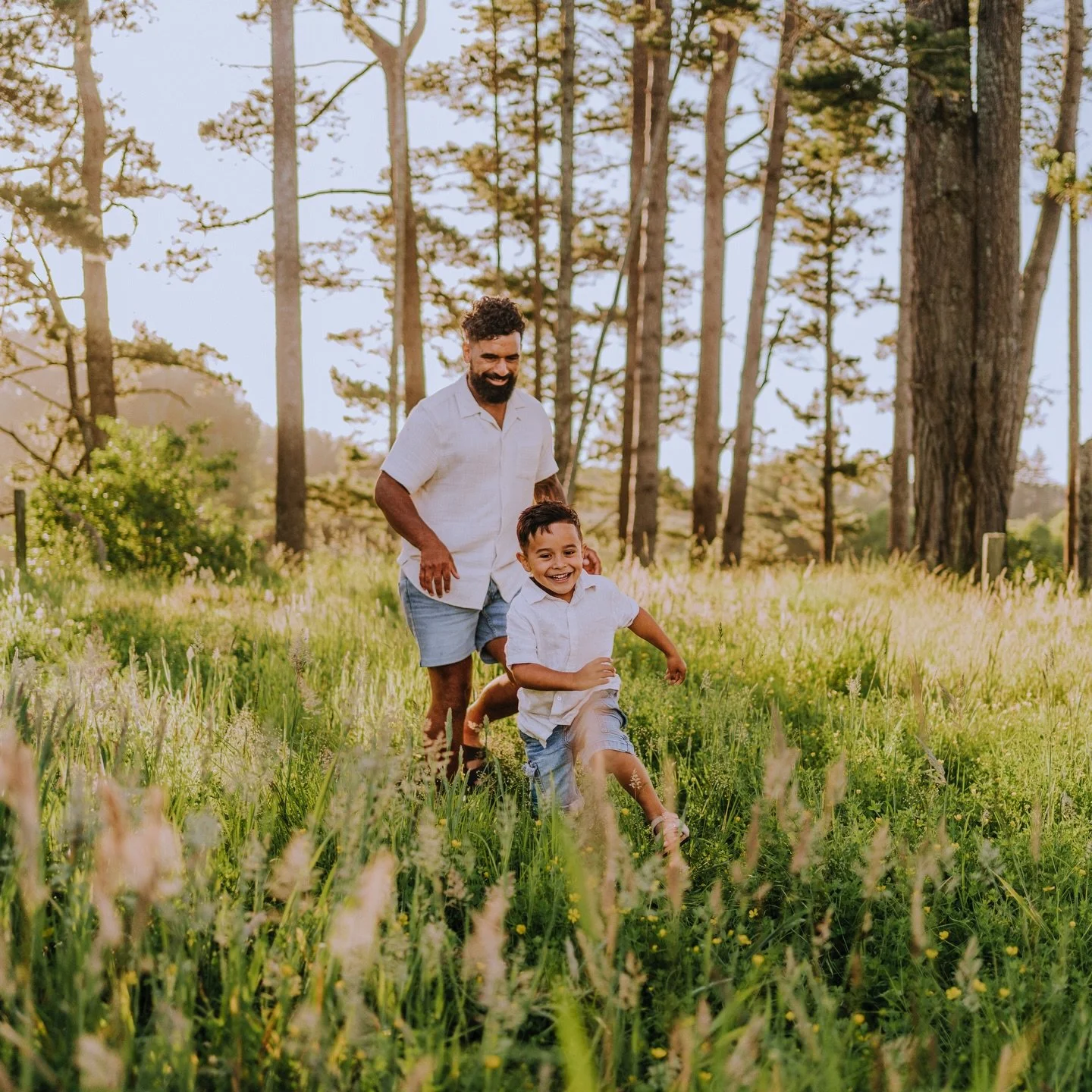 Sweet lil mini with this little guy and his papa ✨☀️
.
.
.
#waikatofamilyphotographer
#hamiltonnz
#hamiltonphotographer
#waikato
#waikatofamilyphotographer 
#waikatophotographer 
#cambridgenzphotographer 
#teawamutuphotographer