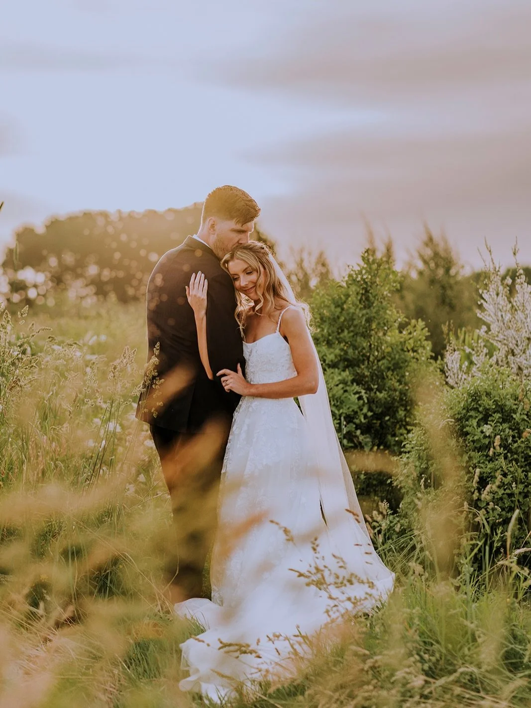 Hot take: sunset portraits should be non-negotiable. 💯☀️

The light is softer.
The vibe is calmer.
And you finally get a second alone together.

Spring sunsets here in Waikato just hit different, especially after a full day of celebrating.

Future b