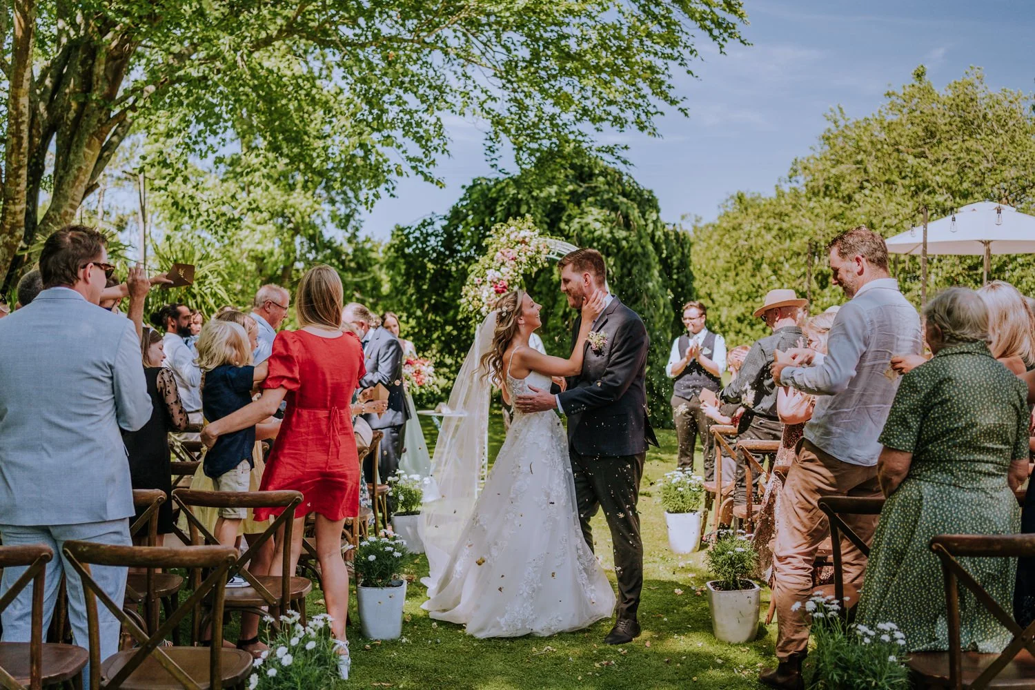 SPRINGBACKYARD WEDDING IN HAMILTON