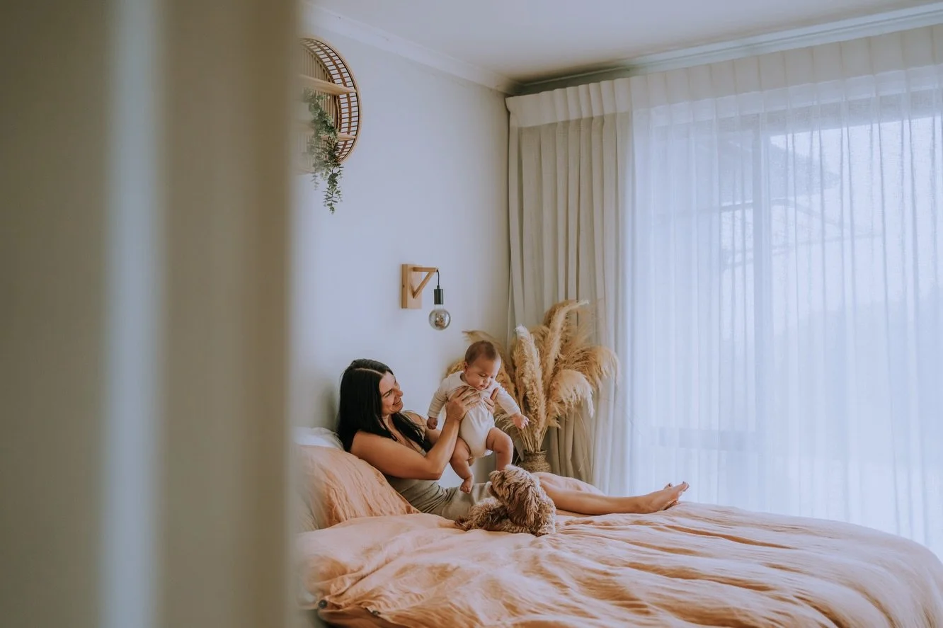 Thinking of everyone affected by this wild weather, stay safe out there 🤍

It&rsquo;s rainy day here, so I&rsquo;m leaning into it&hellip; PJs on, Netflix in the background and a big editing day ahead.

Sharing this cosy in-home session with the Kar