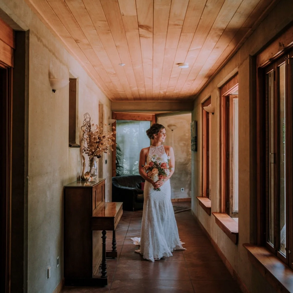 Who here did a first look on their wedding day? 👀👰🏻&zwj;♀️

Did you love it, wish you skipped it, or are you so glad you saved that moment for the aisle?

I&rsquo;ve seen such a mix over the years. Some couples are set on a first look, others want