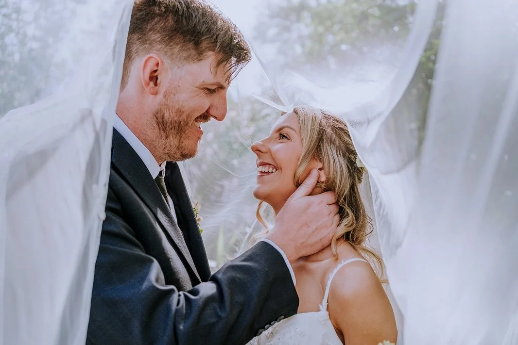 When couples ask what makes wedding photos feel timeless, the answer is actually pretty simple.

✨ REAL EMOTION
✨ GOOD LIGHT
✨ BEING PRESENT IN THE MOMENT

The flowers, styling and trends are beautiful, but these are the things you&rsquo;ll still con