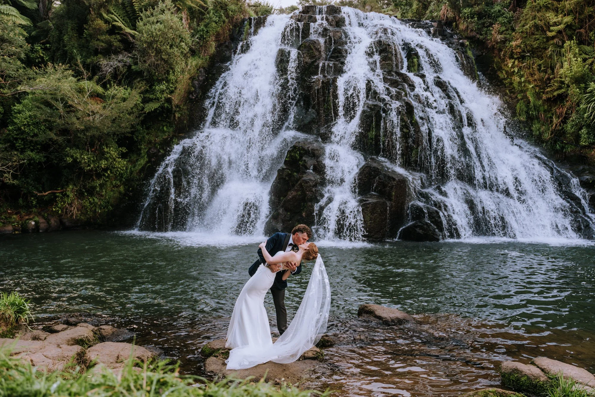 INTIMATE WINTER WEDDING AT FALLS RETREAT