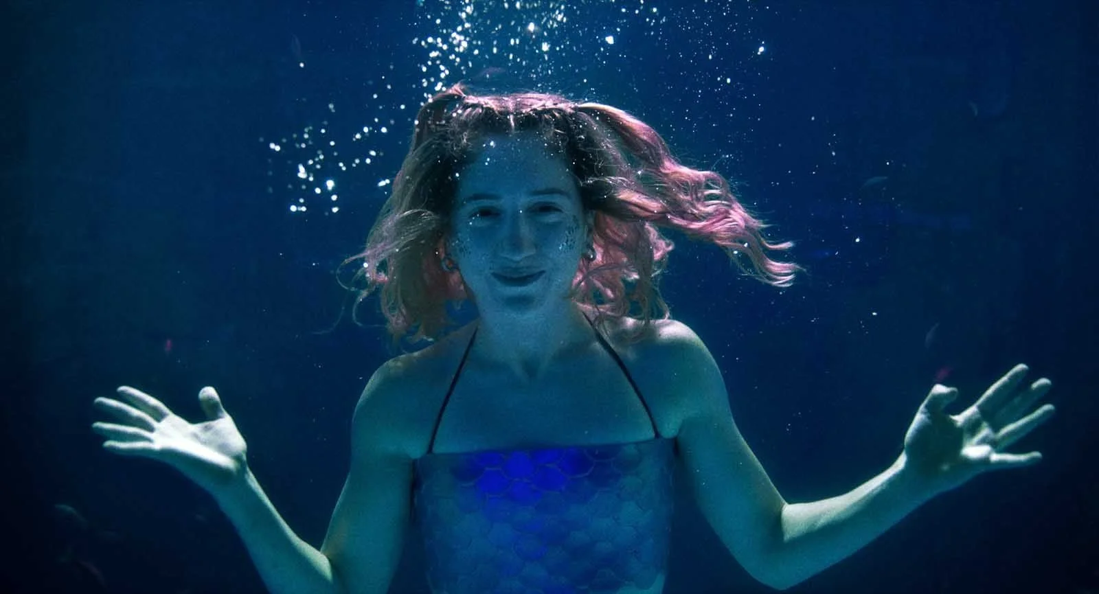 RENCONTRE AVEC ALOÏSE SAUVAGE – « Pour moi, la transformation passe aussi par le déguisement »