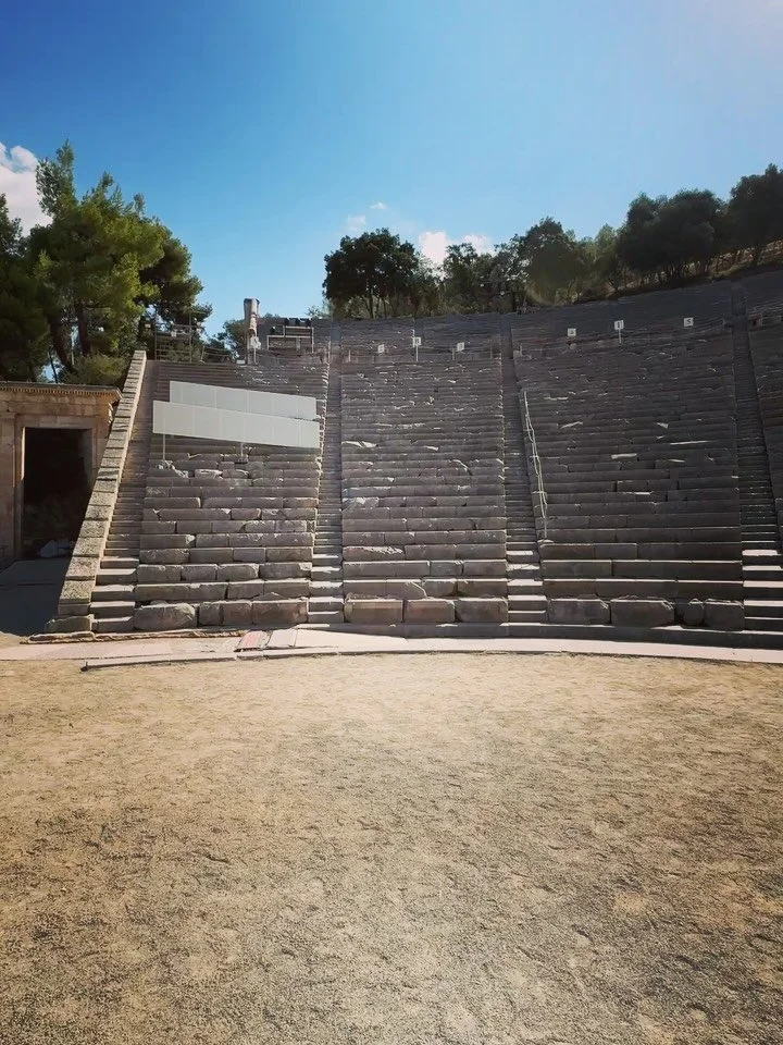 “Bisogna sorpassare l’idea della creazione come un fatto storico, spaziale e temporale; bisogna concepirla in funzione di uno «stato creativo», per sua natura metafisico, quindi fuori sia del passato che del futuro.
A tale str