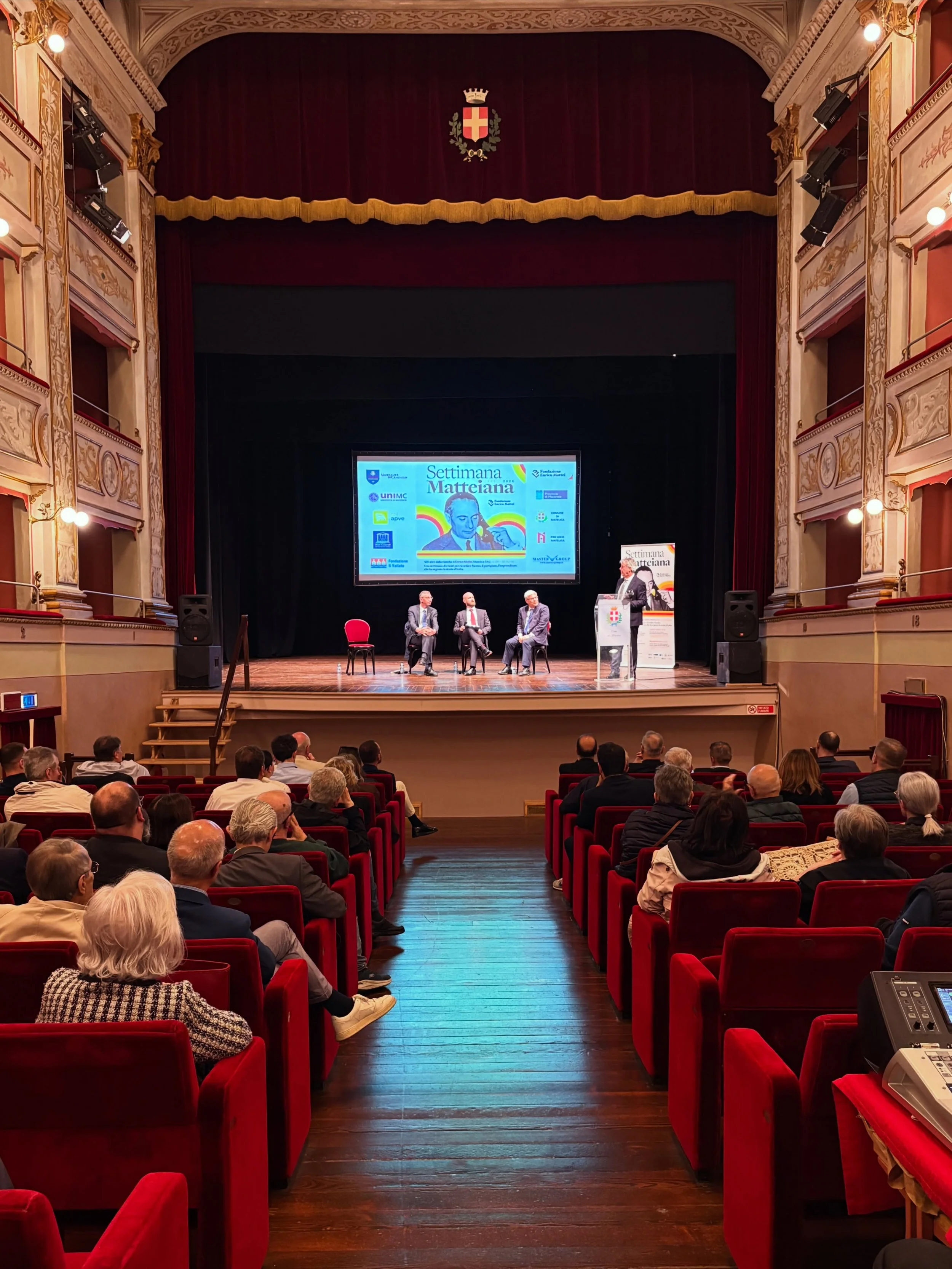 Sono stato alla Settimana Matteiana di Matelica insieme all&rsquo;amico @danielelazzeri .

In certi momenti, ascoltando alcuni interventi e respirando quel contesto, ho avuto la sensazione che una parte enorme dell&rsquo;energia industriale, geopolit