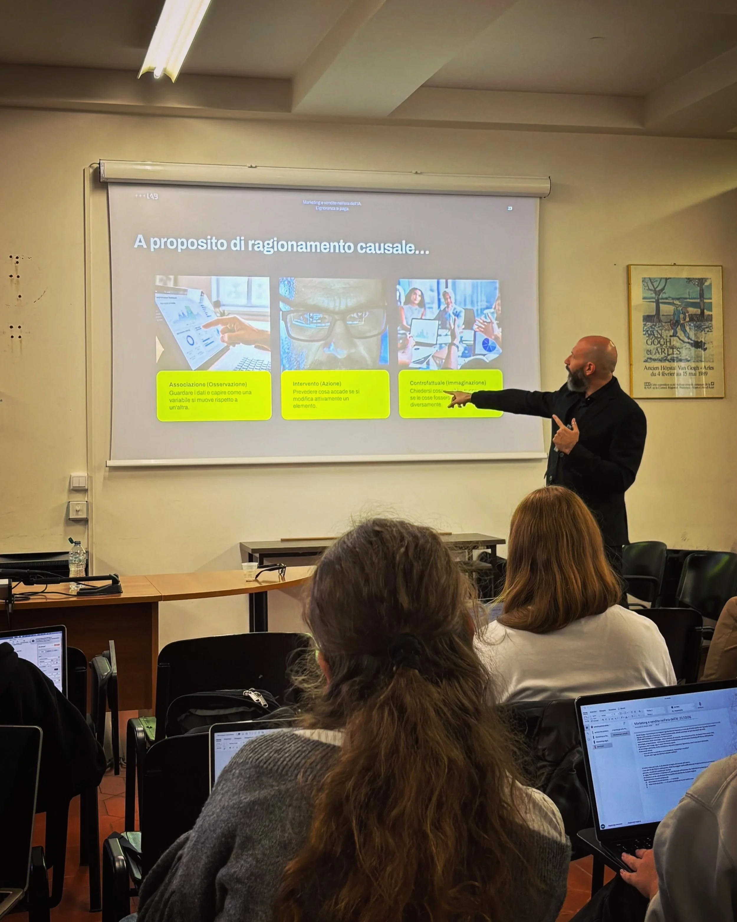 📆 &ldquo;Chi di voi, a partire da questa mattina, ha gi&agrave; usato l&rsquo;IA?&rdquo;

L&rsquo;ho chiesto ieri pomeriggio agli studenti dell&rsquo;Universit&agrave; di Urbino, al Career Day. Ha alzato la mano l&rsquo;80% della sala: quattro su ci