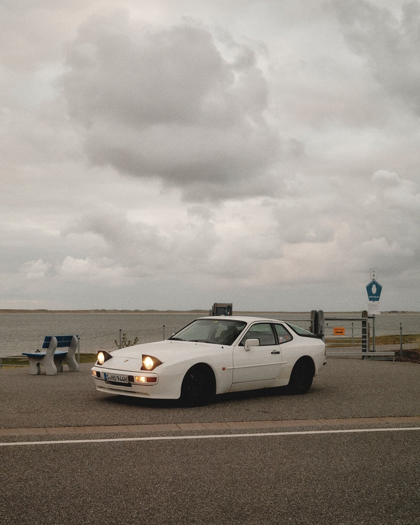 The next road trip is just around the corner. #944 #porsche #roadslesstraveled #roadtrip #petrosurf #hamburg #fromnorthtosouth #sundowner#fujifilm #fujifilmgermany
