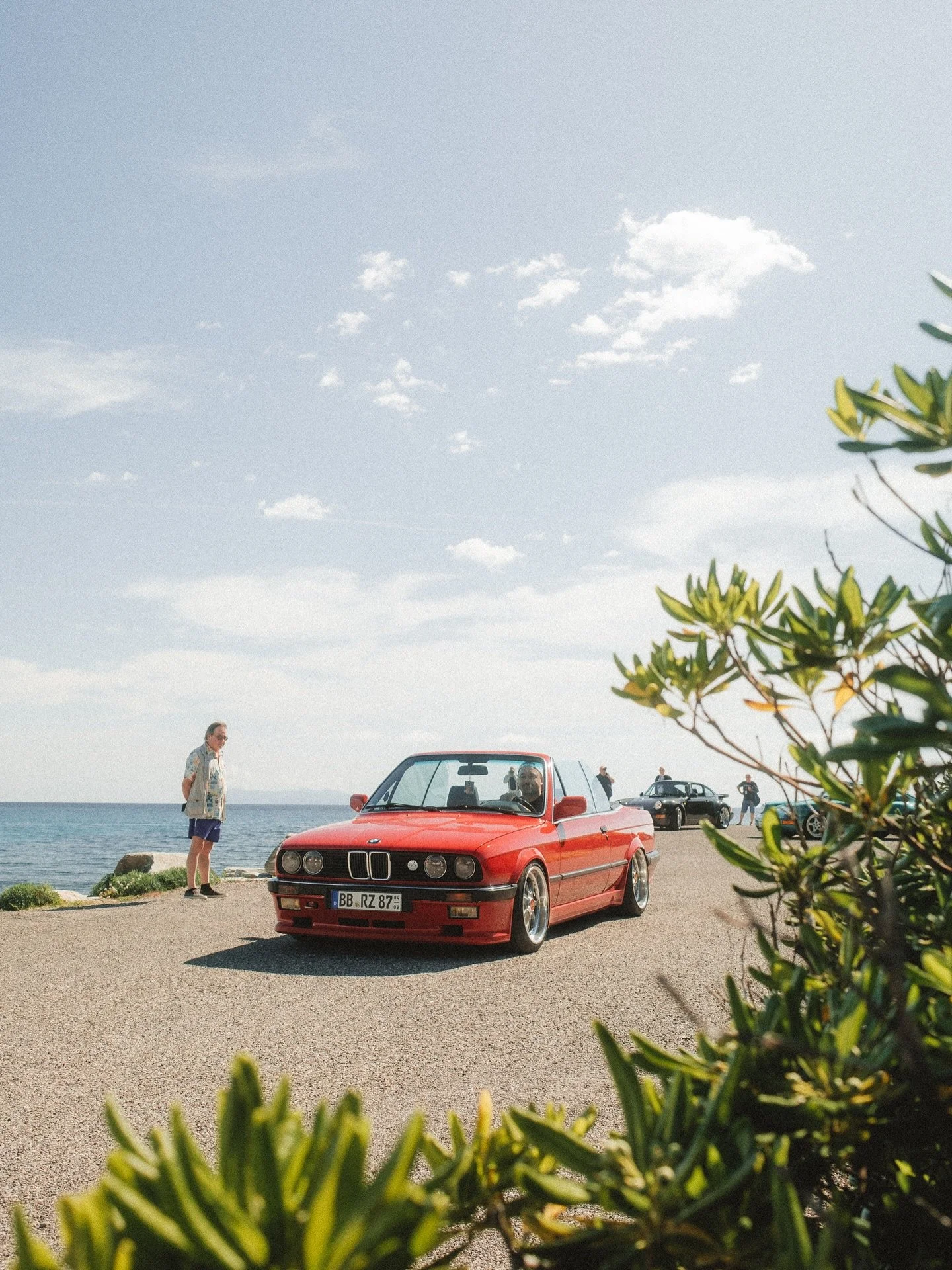 Chasing Porsches in the E30🤘🏻 #bmwclassic #hfmstrs #bmw #bmwrepost #heizrclub #fahrspass #corsica #e30 #327i