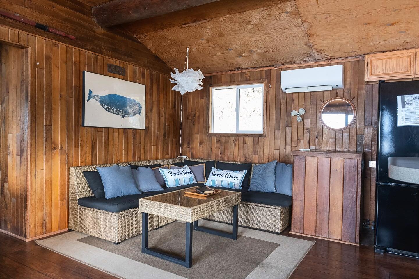 Really vib&rsquo;in the Boat House 😍 My personal favorite (if I had to pick). This gorgeous cabin (that sits right on top of the water when the tide is in) is available to rent Aug 31! 

https://www.sunsetmarineresort.com/boat-house
.
.
.
#sequim #s