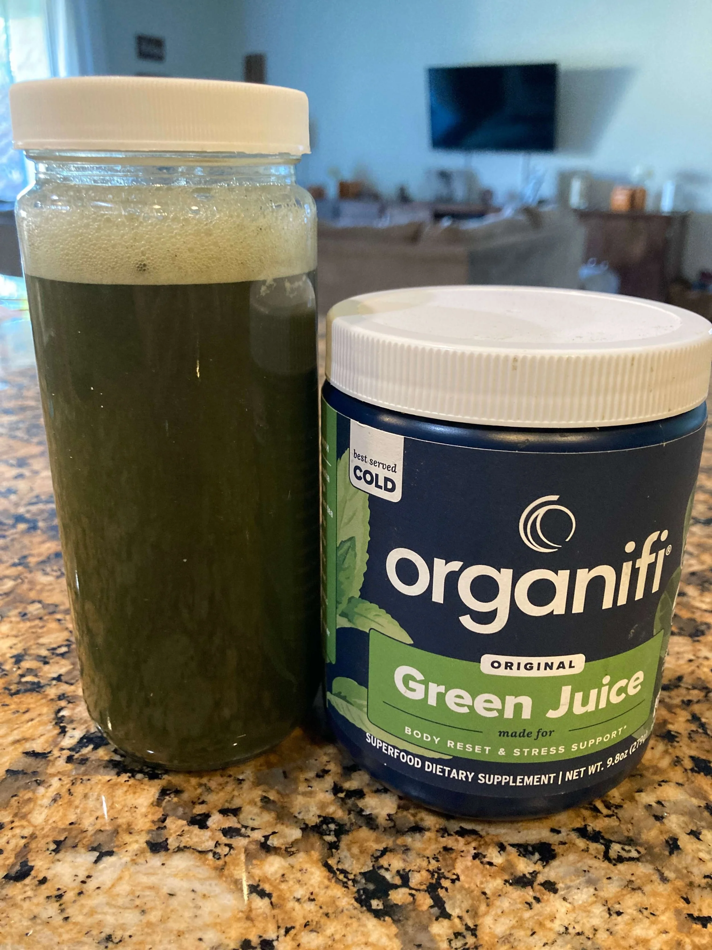 Why Mornings Are the Best Time to Drink Green Juice {Max Benefits