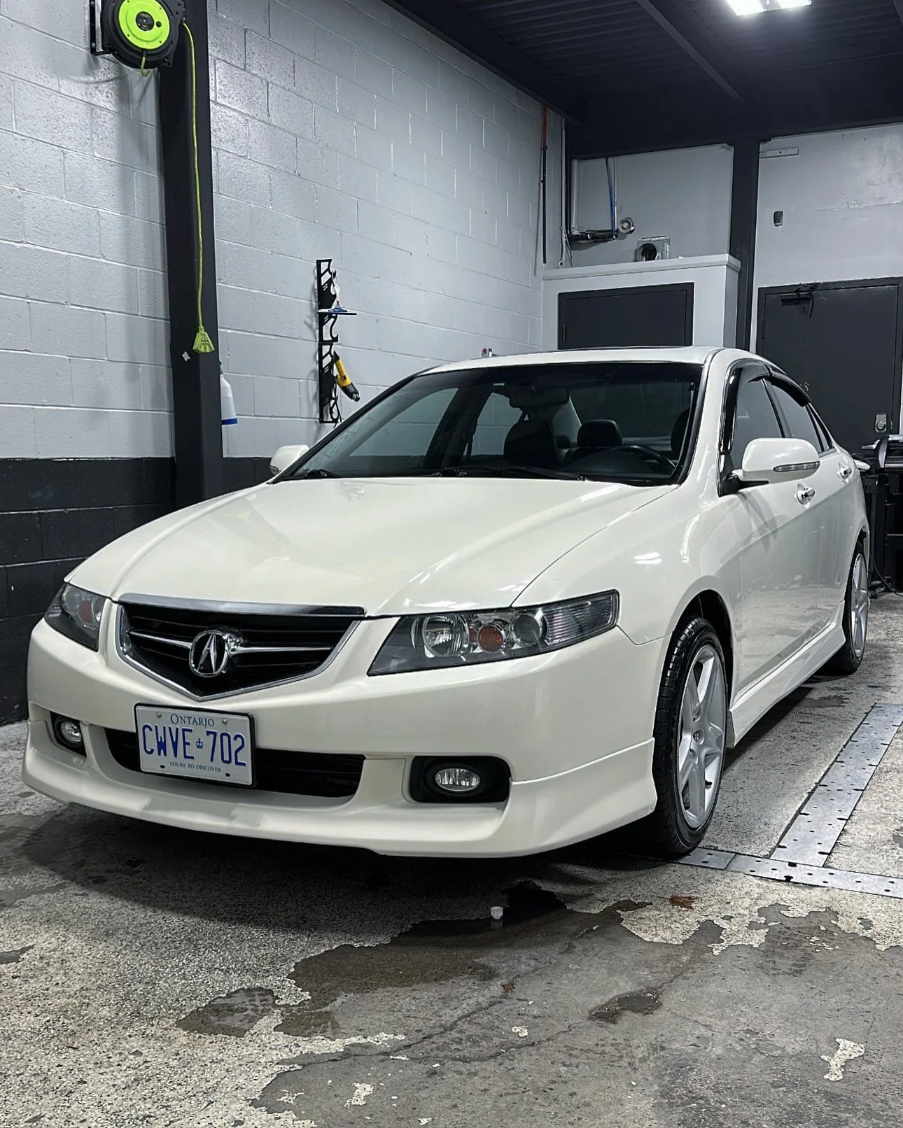 Mint TSX came in to get some love for the paint💫🛡️🔥

✅ Exterior decontamination wash#
✅ Clay bar service 
✅ 1 Stage paint correction 
✅ Base-line coating 
✅ Complementary front windshield coating 

CLEAN &bull; CORRECT &bull; PROTECT