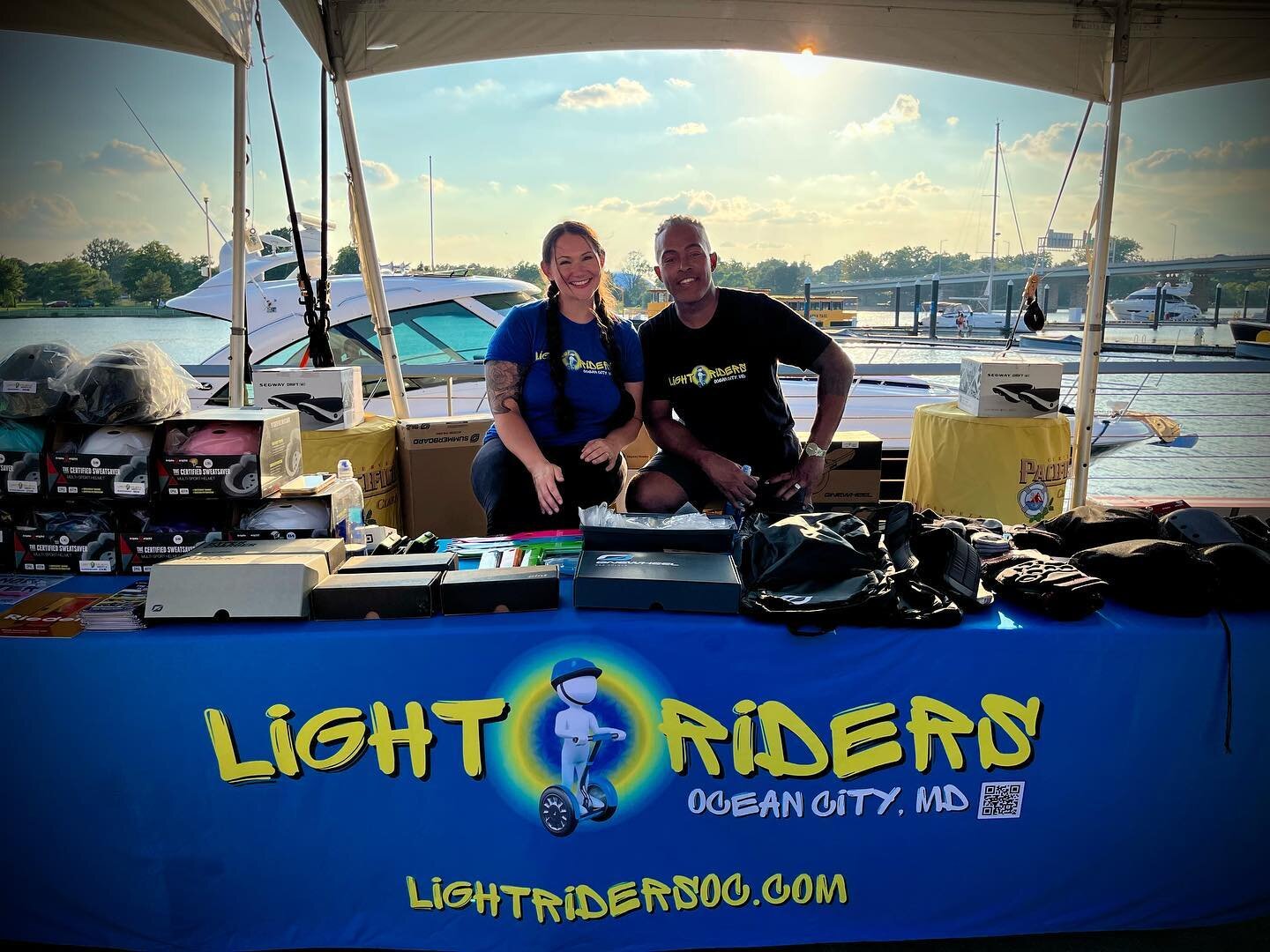 Wow! Yesterday we went to Washington DC to join in on an epic group ride and to vend at the Green Flight Festival hosted by @onewheelwing @javierstarks and we had the most incredible time! There is no better way to tour a city. We covered so much gro