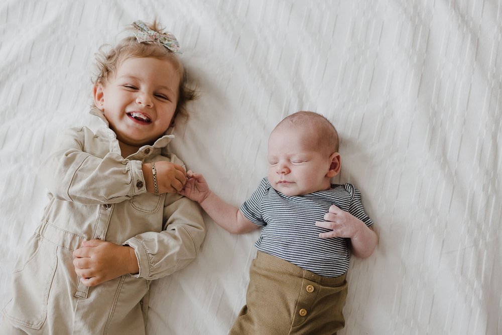 Lifestyle newborn photos at home with big sister