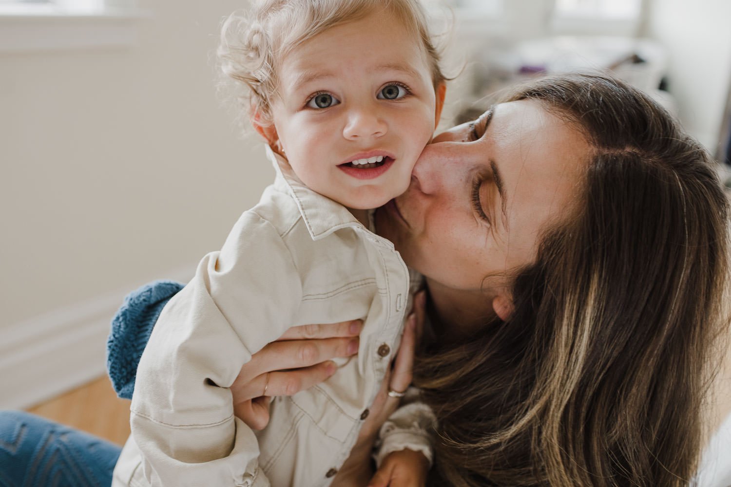 Lifestyle family portraits at home with toddler and newborn