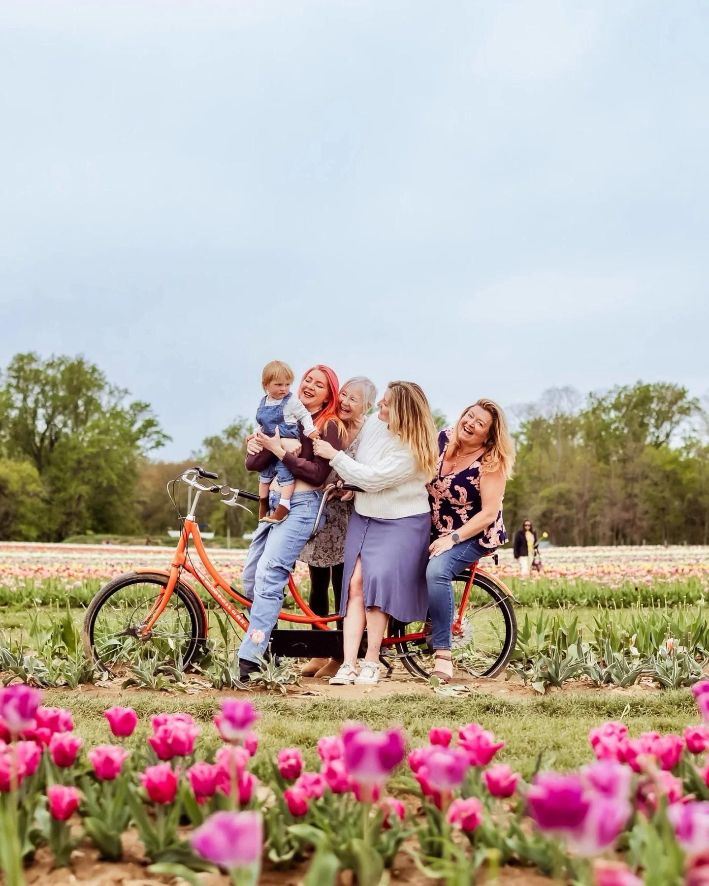 So much fun at @hollandridgefarms tulip farm for this adorable generational family session 🌷🤍✨

#hollandridgefarms #southjerseyphotographer #southjerseylifestylephotographer #southjerseyfamilyphotographer #southjerseylifestylephotography