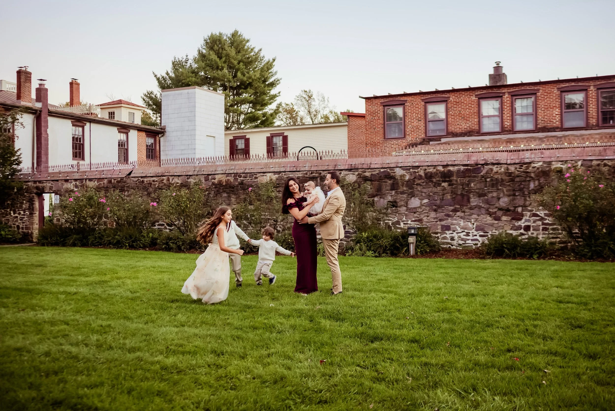 Cannot wait to share more from this beautiful family session I had the other night ✨

There&rsquo;s something so special about capturing a family with 4 kiddos, just being themselves. The laughter, the snuggles, the playful moments, and all the littl