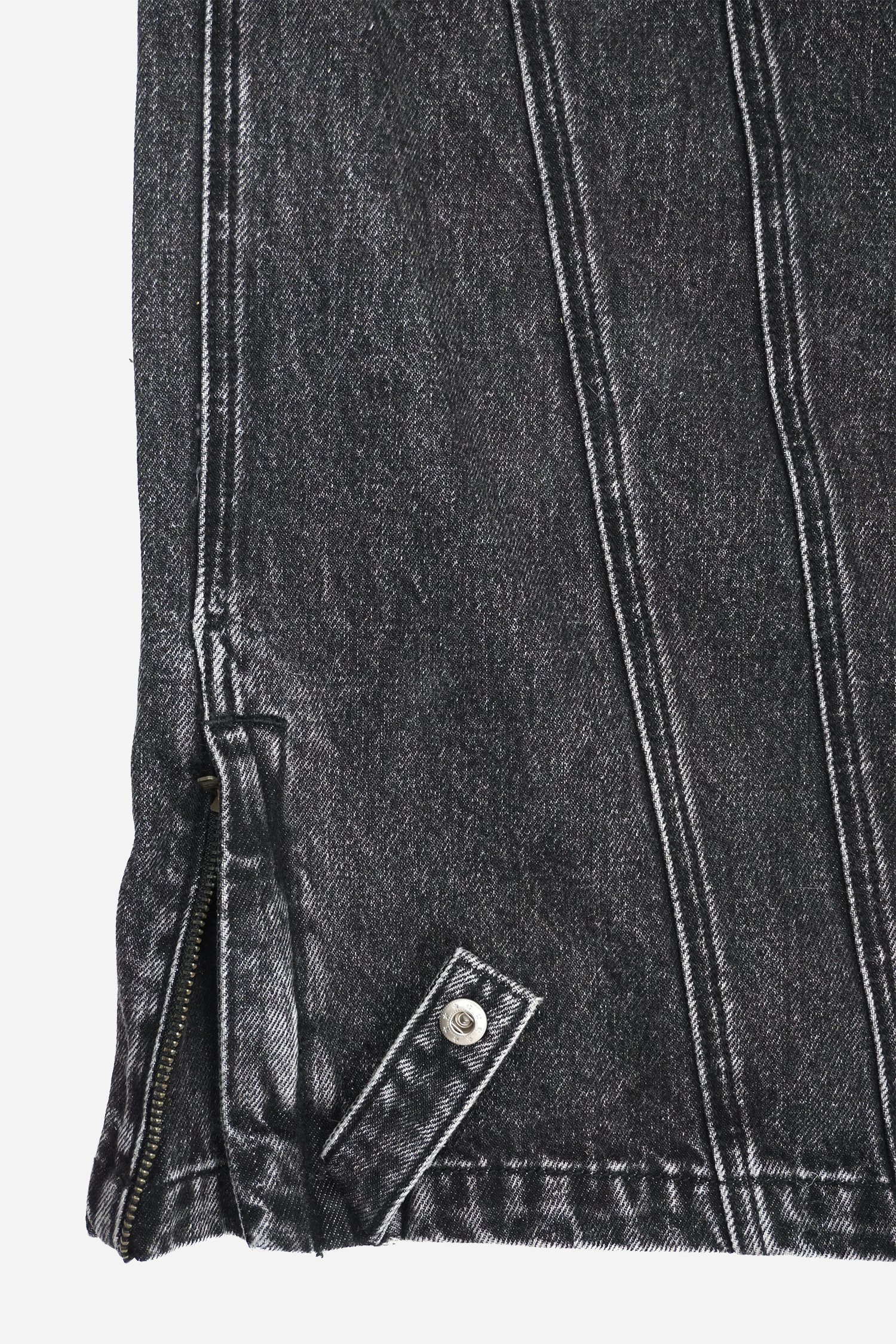 Circuit Denim Charcoal Close2 Web Flatlay.jpg
