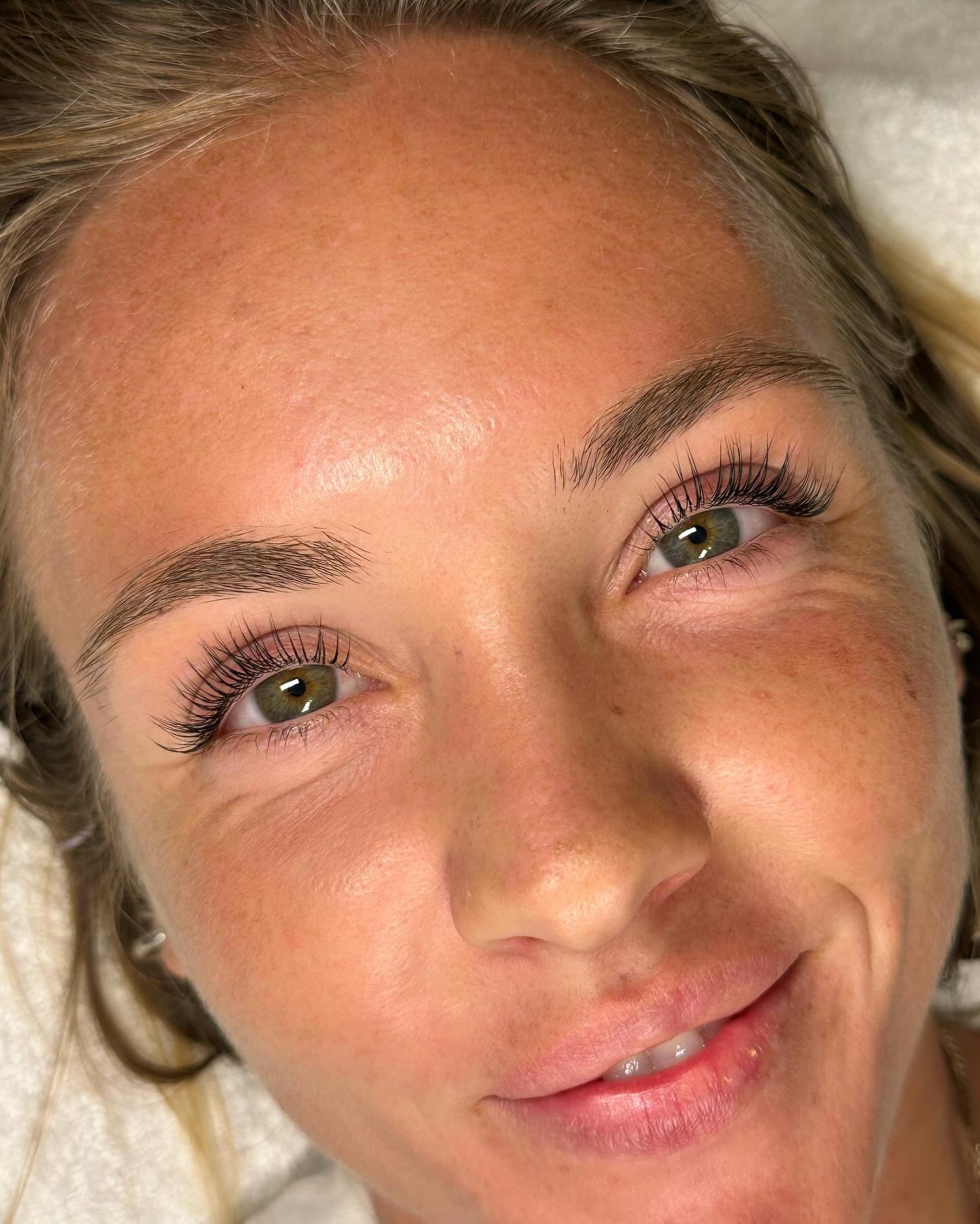 Awww this shining sunflower with her incredible lashes 🌻

Book &lsquo;lash lift + tint&rsquo; through our website 🫶

Lash lifts last 8-12 weeks and are one of my favourite low maintenance serotonin enhancers 🤪 

#mullumbimby #lashliftsbyron #lashl