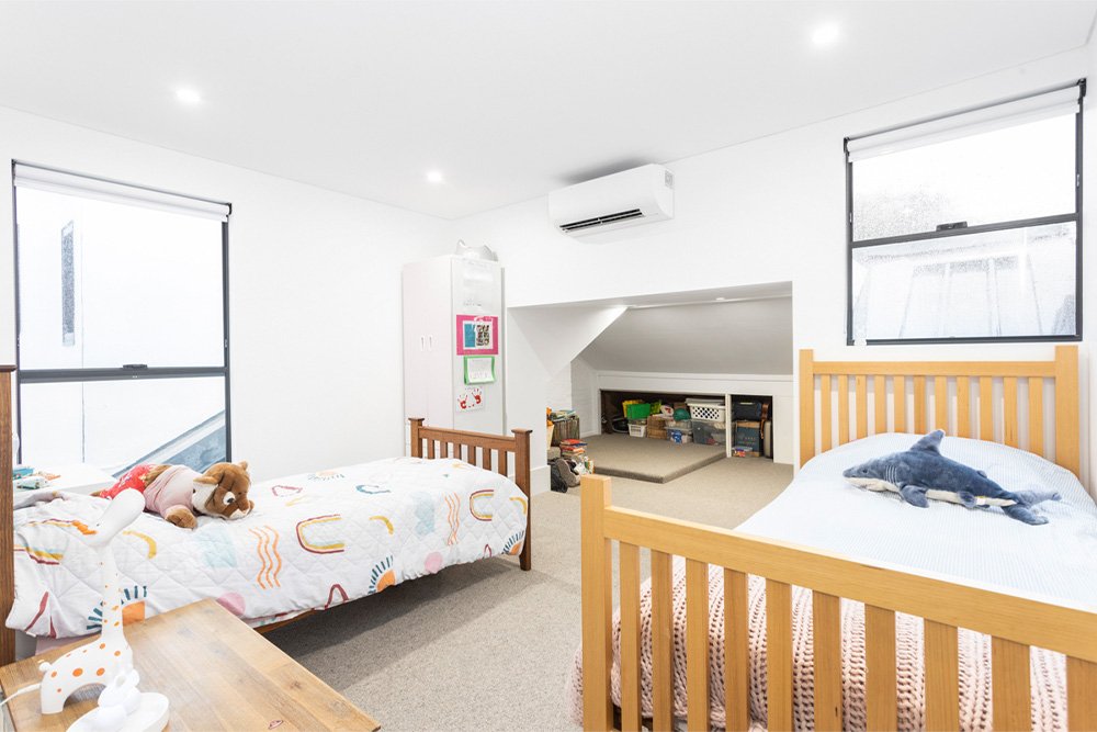 Custom heating and cooling system in bedroom