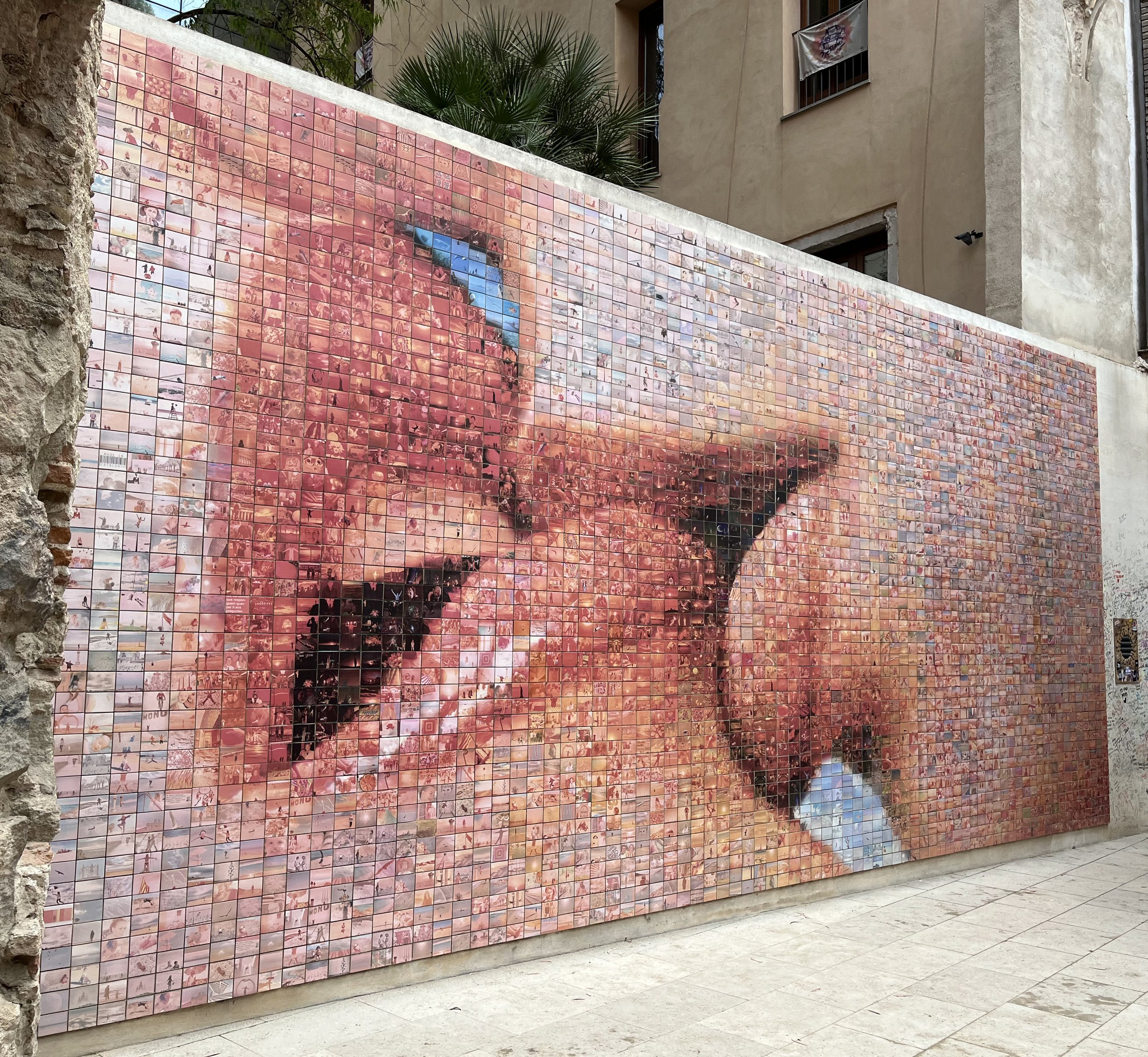 The World Begins With Every Kiss (The Kiss Mural), Plaça d’Isidre Nonell, Barcelona, Spain