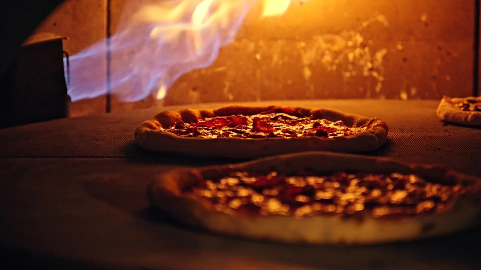 Your midweek unwinding starts here 🍷

Gather the gang and drop in for a laid-back sesh with pizza fresh out of the oven 🍕 and your pick of cocktail, beer, or wine for the ultimate weekday treat 🍸🍺

Great food, top drinks, and good company&mdash;j