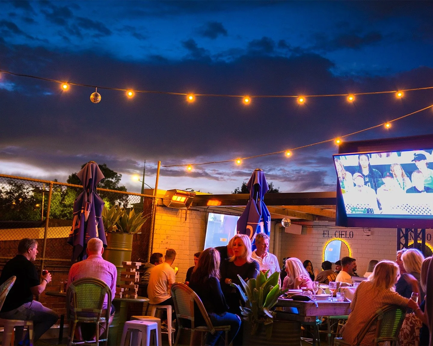 🌙✨ The night doesn&rsquo;t have to end early at Jaga Jaga ✨🌙

Kick on with your crew all weekend long 🍻🍕
Good feeds, great drinks and the perfect spot to unwind, catch up and make the most of your night.

🕛 Open late
Friday &mdash; until 12AM
Sa