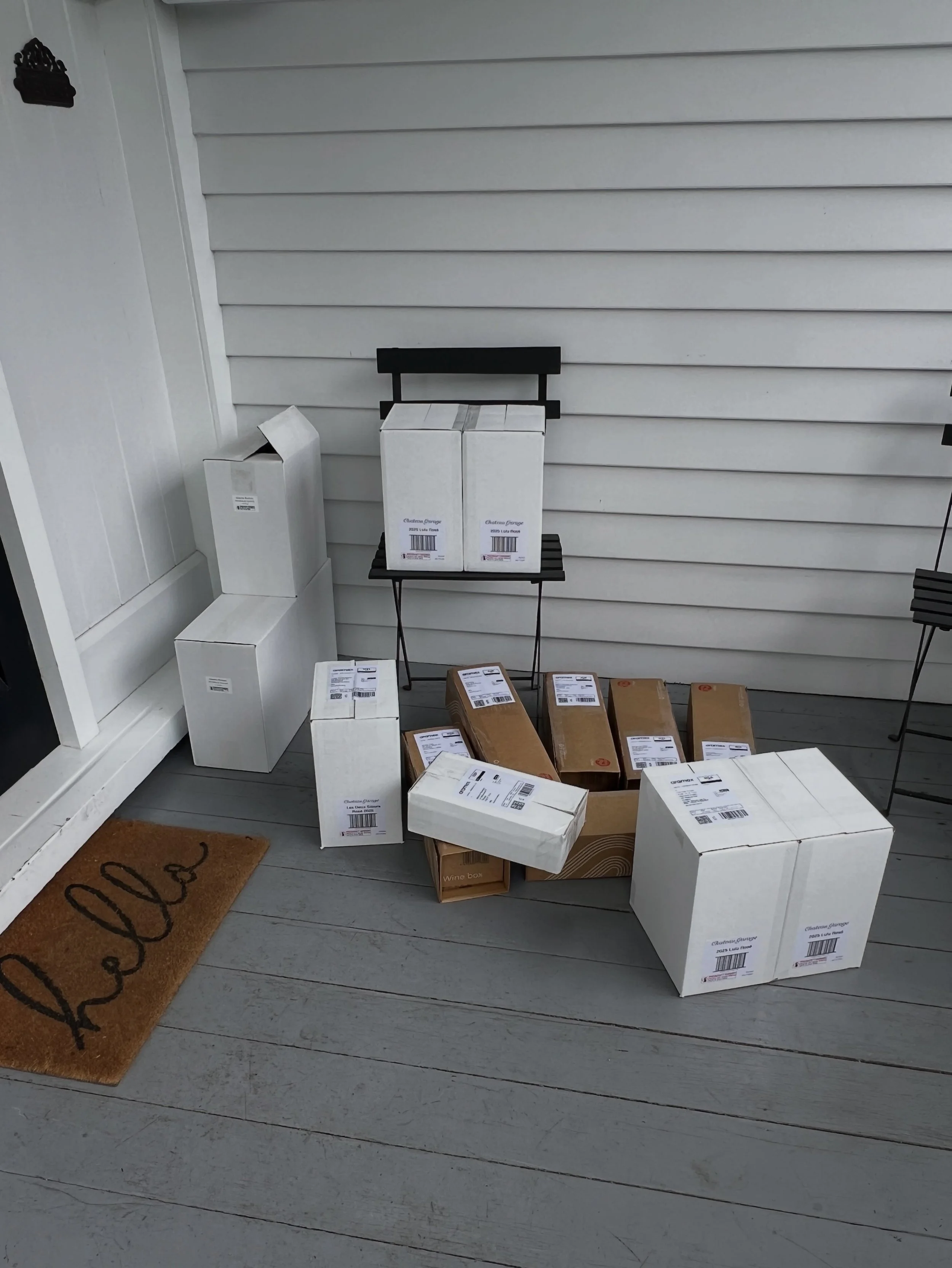 Feels like gifting season is underway already&hellip;. 

If you&rsquo;re looking for a very special gift then get in touch. We&rsquo;ve got all the fancy wine boxes, ribbons and not to mention the top shelf vino to make someone feel very lucky. 

Dro