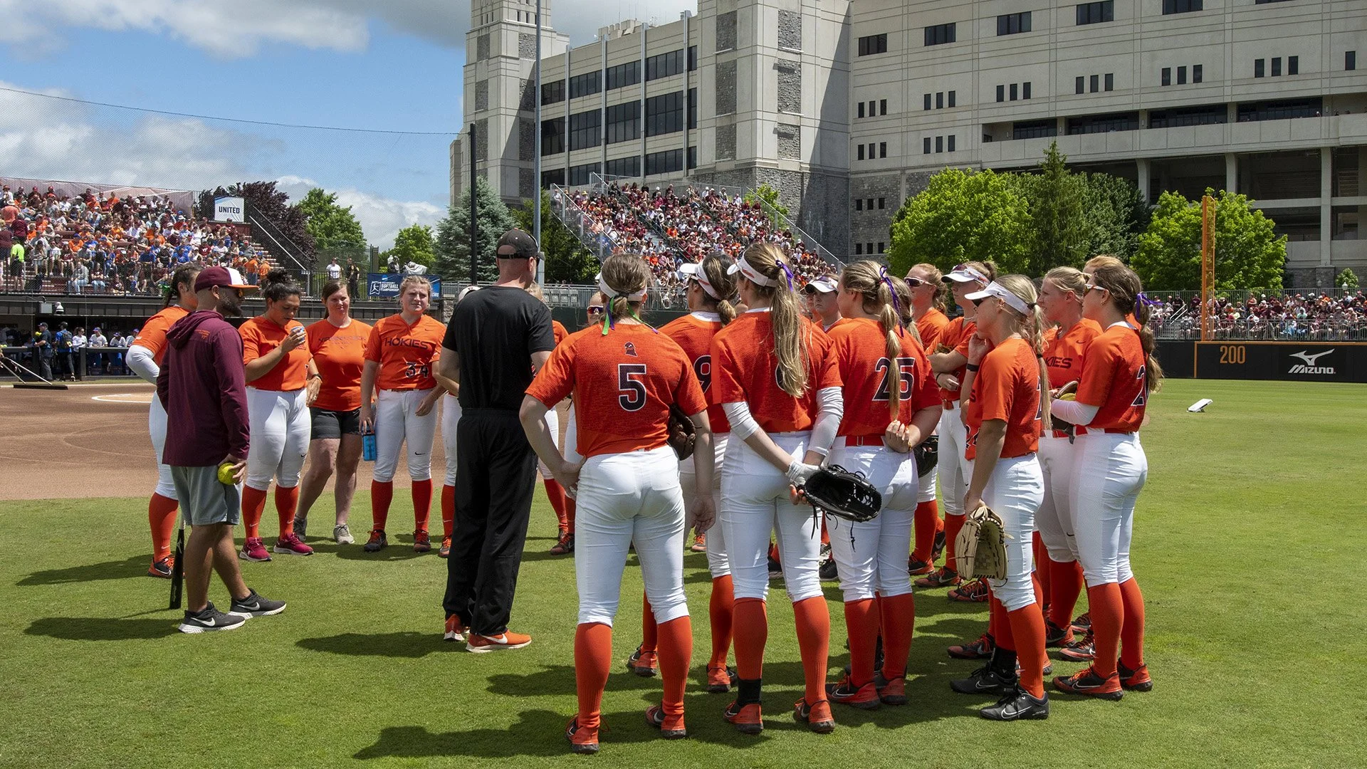 huddle_22SB_ncaaSR2_DK_2028E.jpg