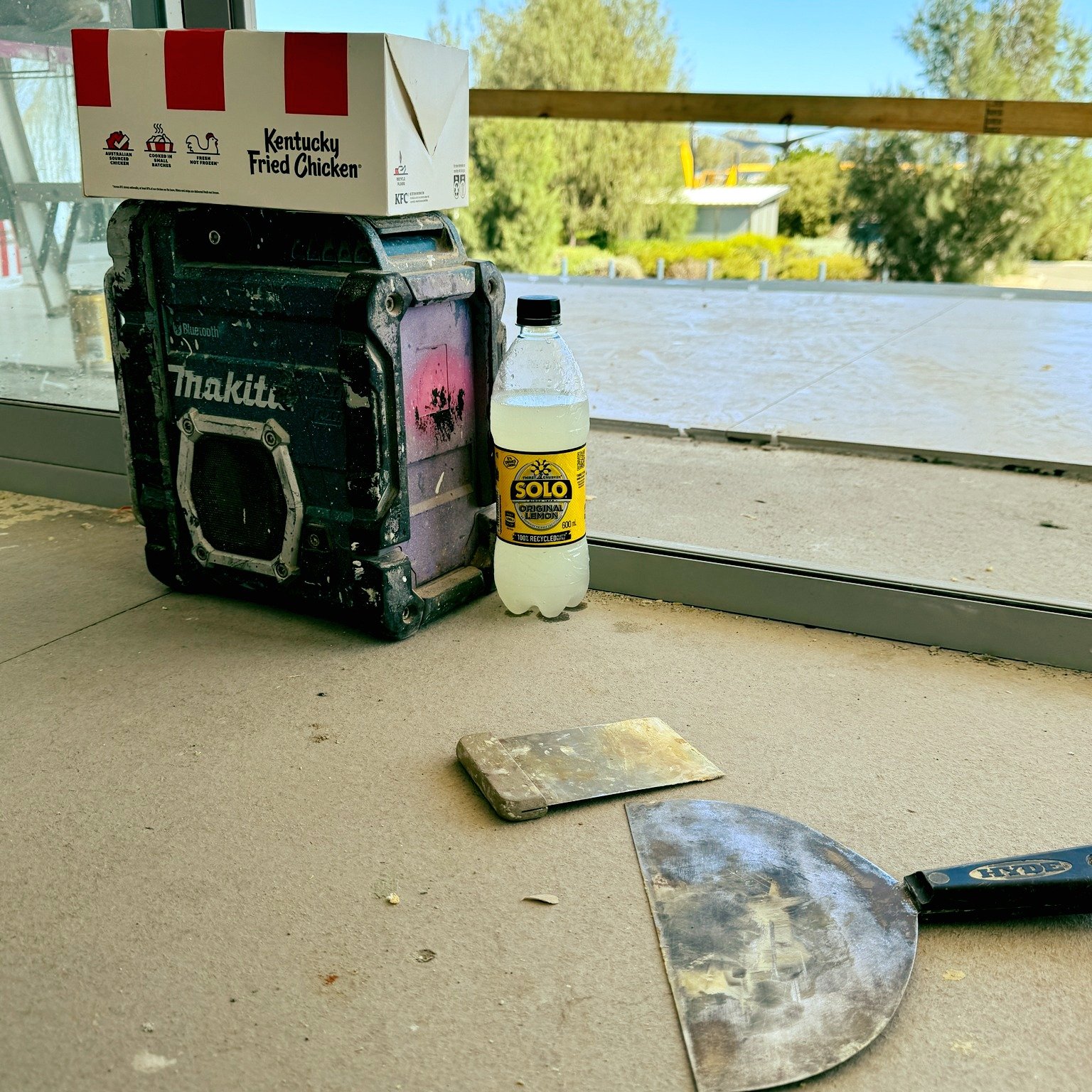 The Painter's Friday survival kit 😆

#cityincolour #paint #painting #paintingcontractor #localsworkingwithlocalsforlocals