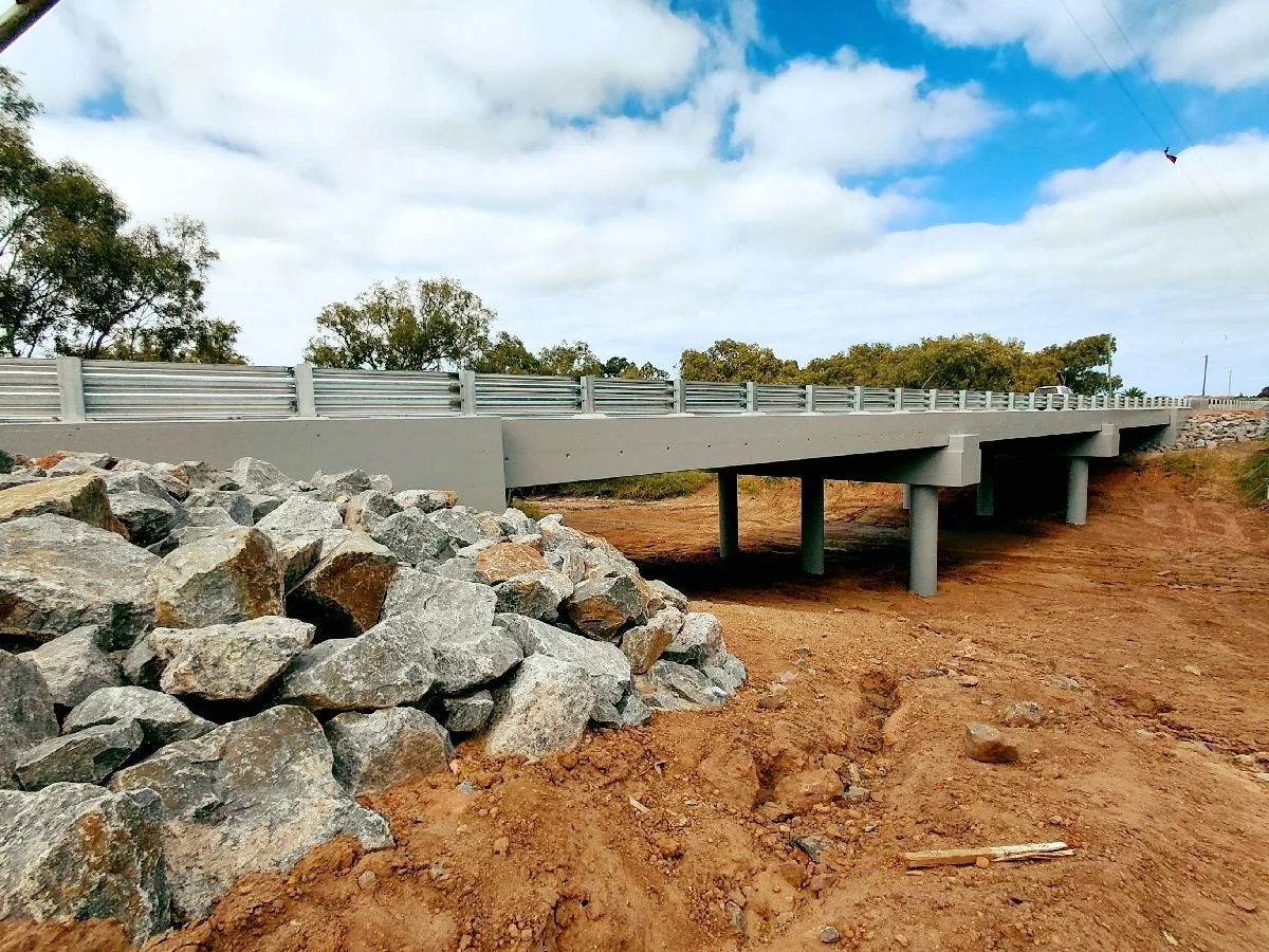 The Nangetty-Walkaway Road Bridge has been replaced by @cityofgreatergeraldton and is now open!
Ready to withstand increased traffic, heavy vehicle movements and now also unwanted artwork after an application of anti graffiti coating ✅
#cityincolou