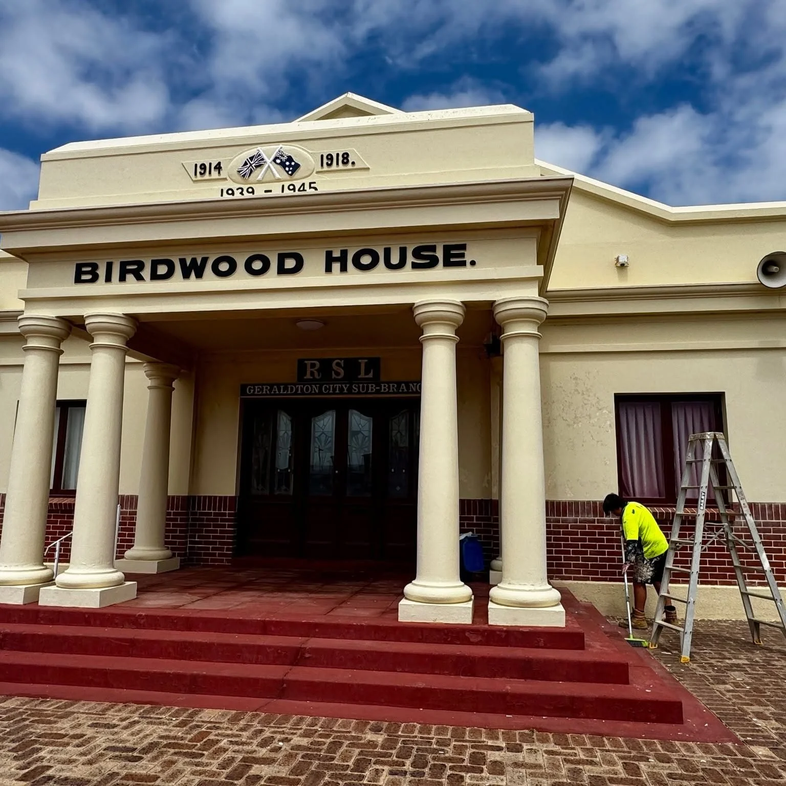 Always a privilege keeping this local treasure looking it's best ❤

#cityincolour #paint #painting #paintingcontractor #localsworkingwithlocalsforlocals