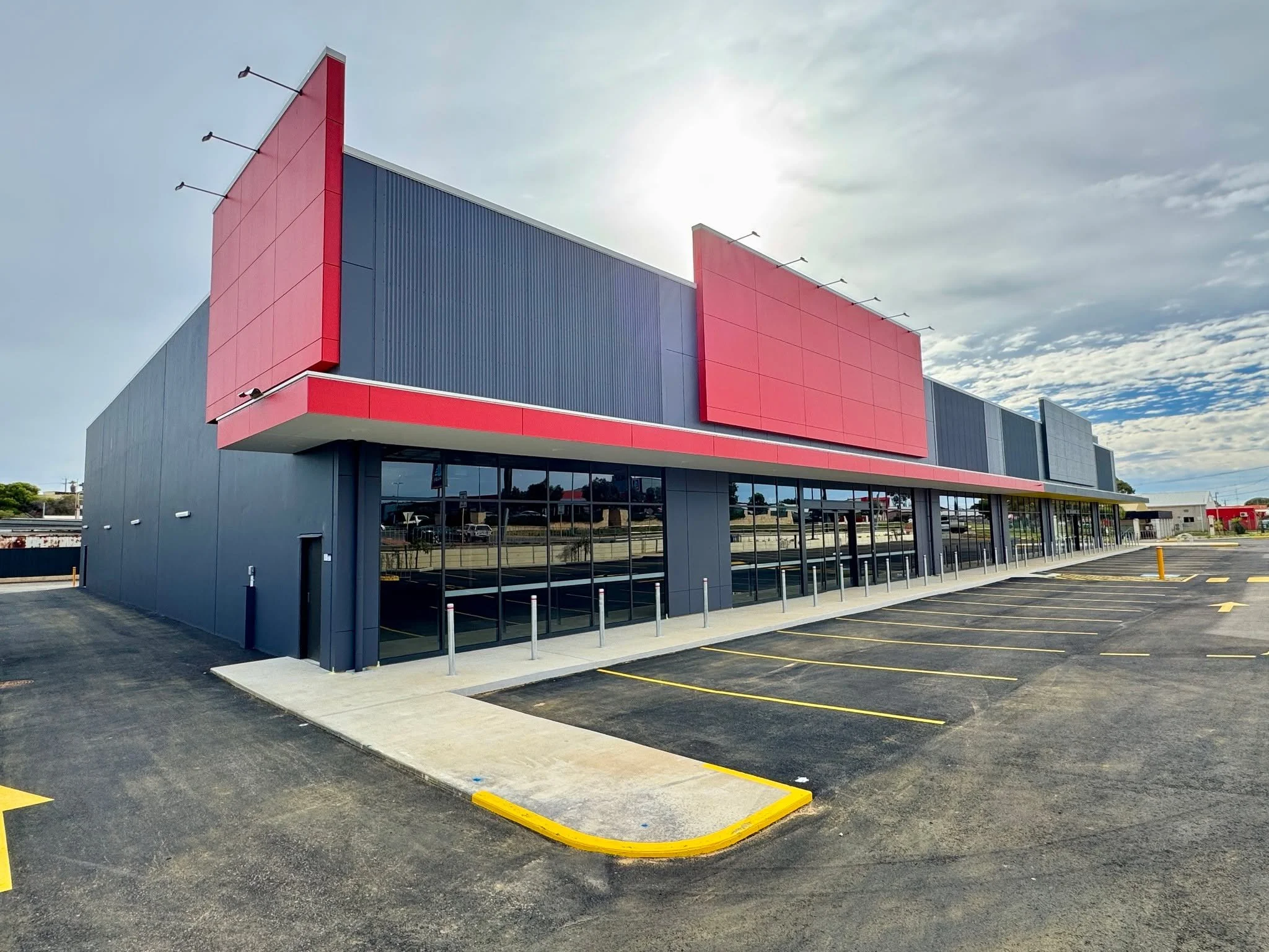 With a large register of personnel and resources, we&rsquo;re well-equipped to manage multiple commercial construction and maintenance projects across the region! 

From Project Management to Site Supervisors, our dedicated commercial teams specialis