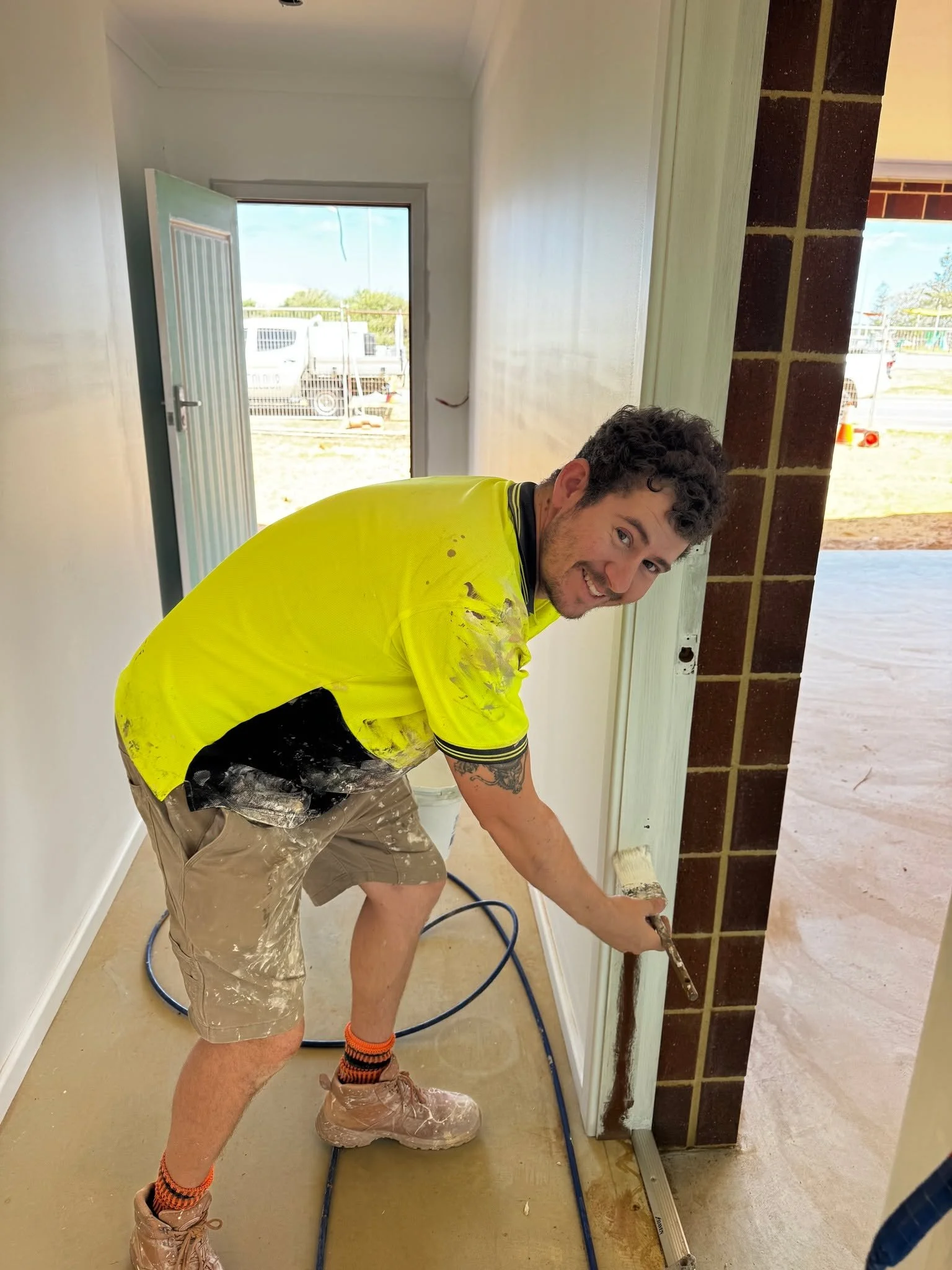 Graydon &amp; Cyrus hard at work with Geraldton Building Services &amp; Cabinets on a new housing project in Geraldton! 🏠🎨

#cityincolour #paint #painting #paintingcontractor #localsworkingwithlocalsforlocals