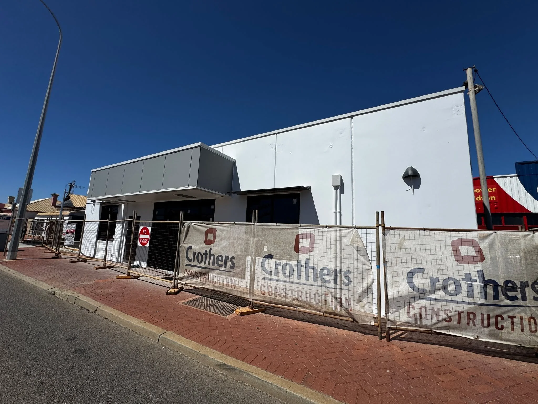 Working together with Crothers Construction on a new office building in the Geraldton CBD ✅

#cityincolour #paint #painting #paintingcontractor #localsworkingwithlocalsforlocals