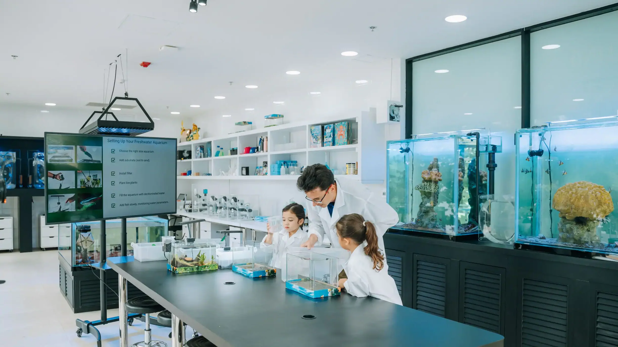 PHUHR-P0728-Aquarium-Class-Personalized-Sessons.16x9.webp
