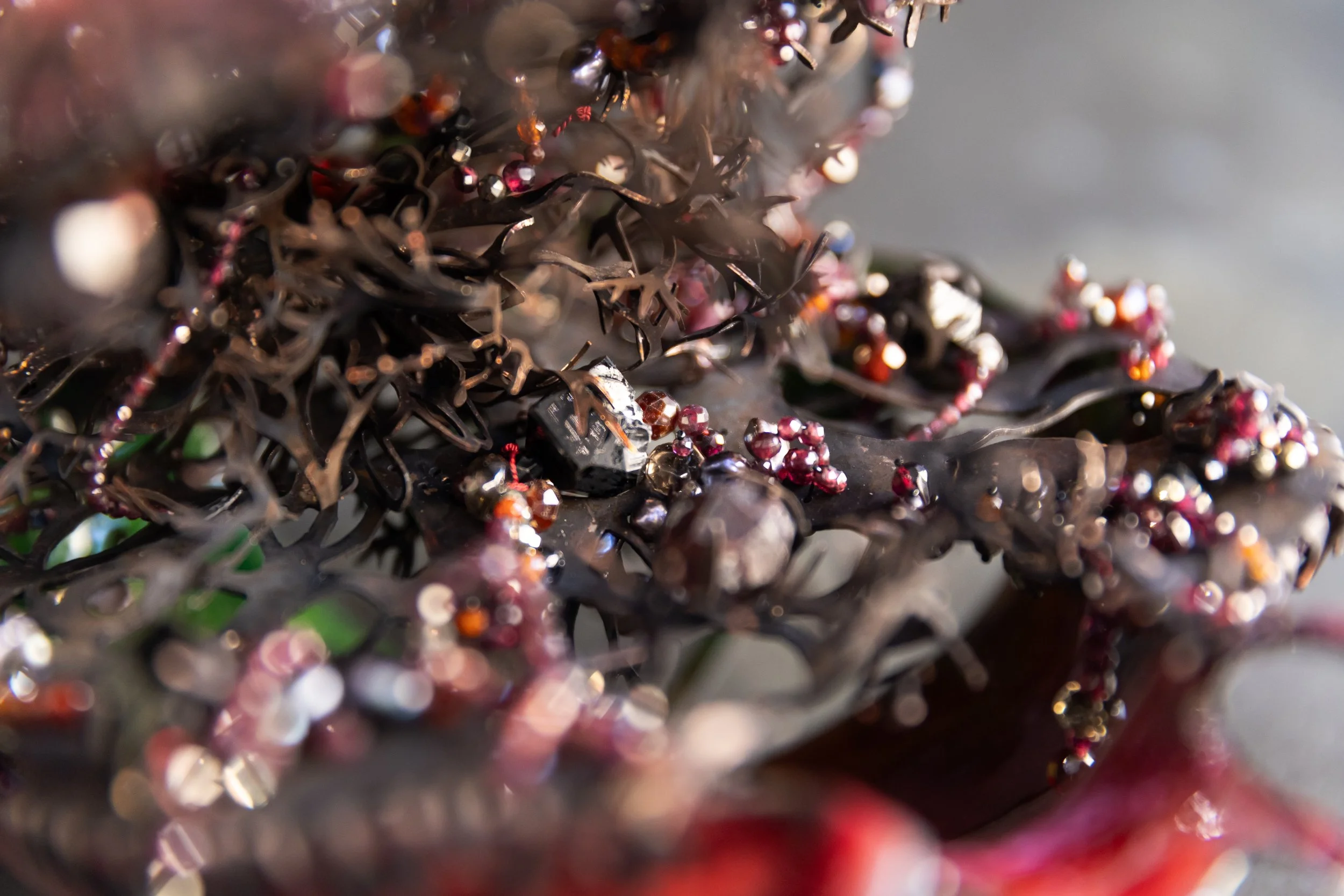 Granatapfelkreatur_Detail_Nora_Kovats_Foto_Dominik_Schreiner.jpg