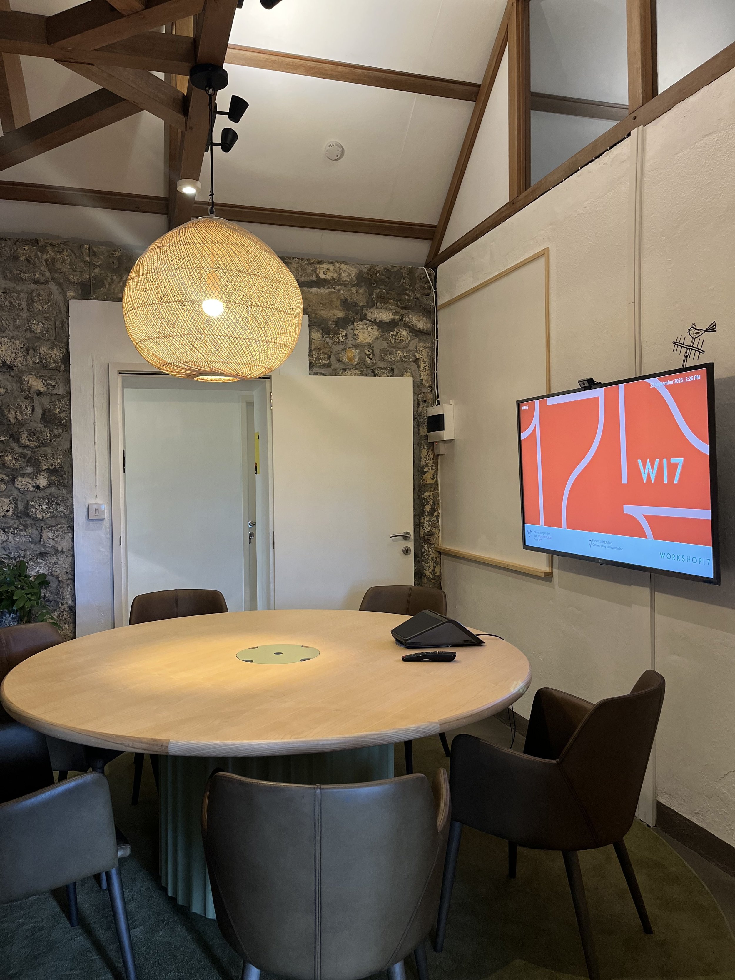 2 contemporary meeting rooms&nbsp;