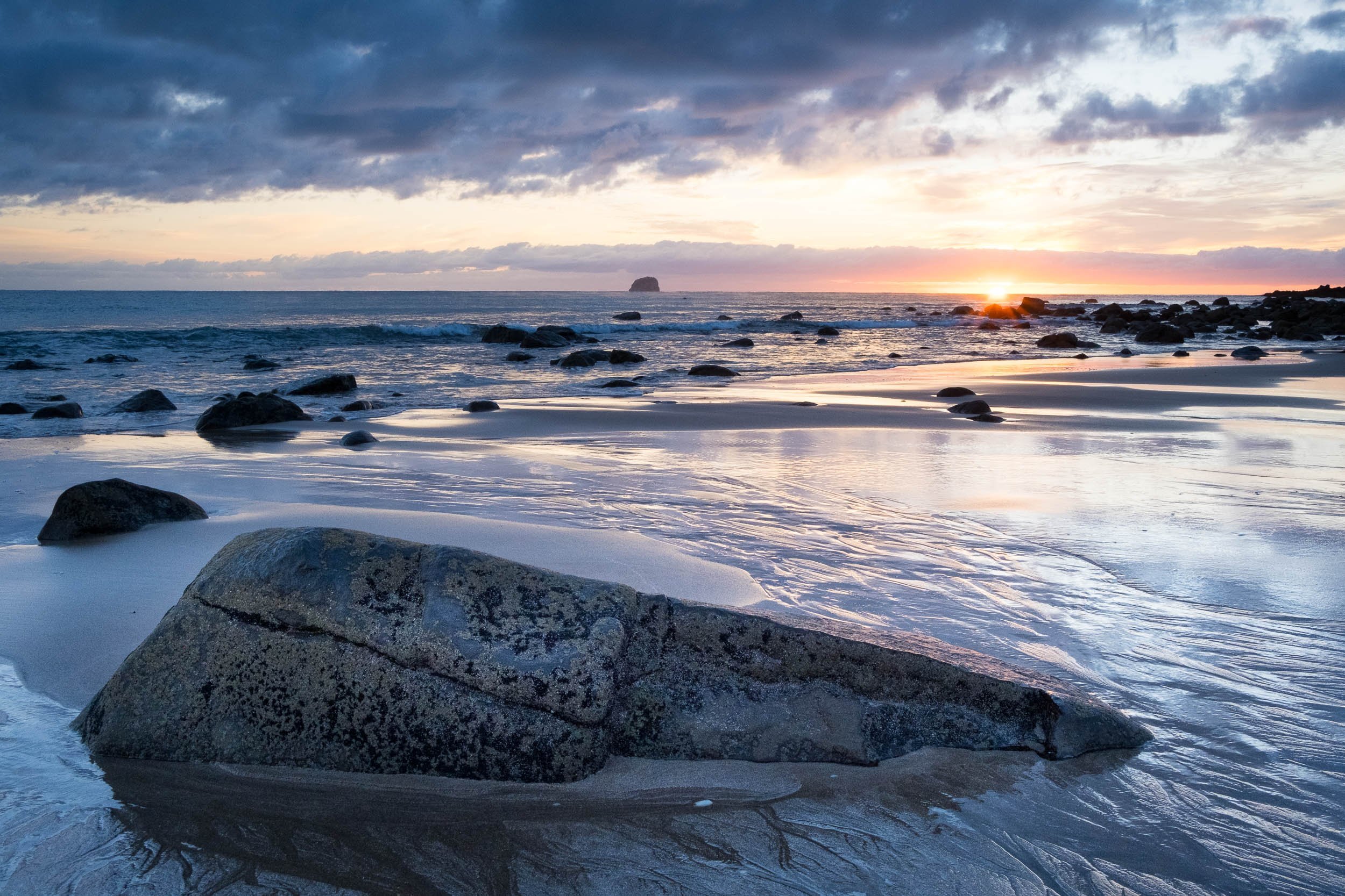 Hot-water-beach-rocks-at-dawn.jpg