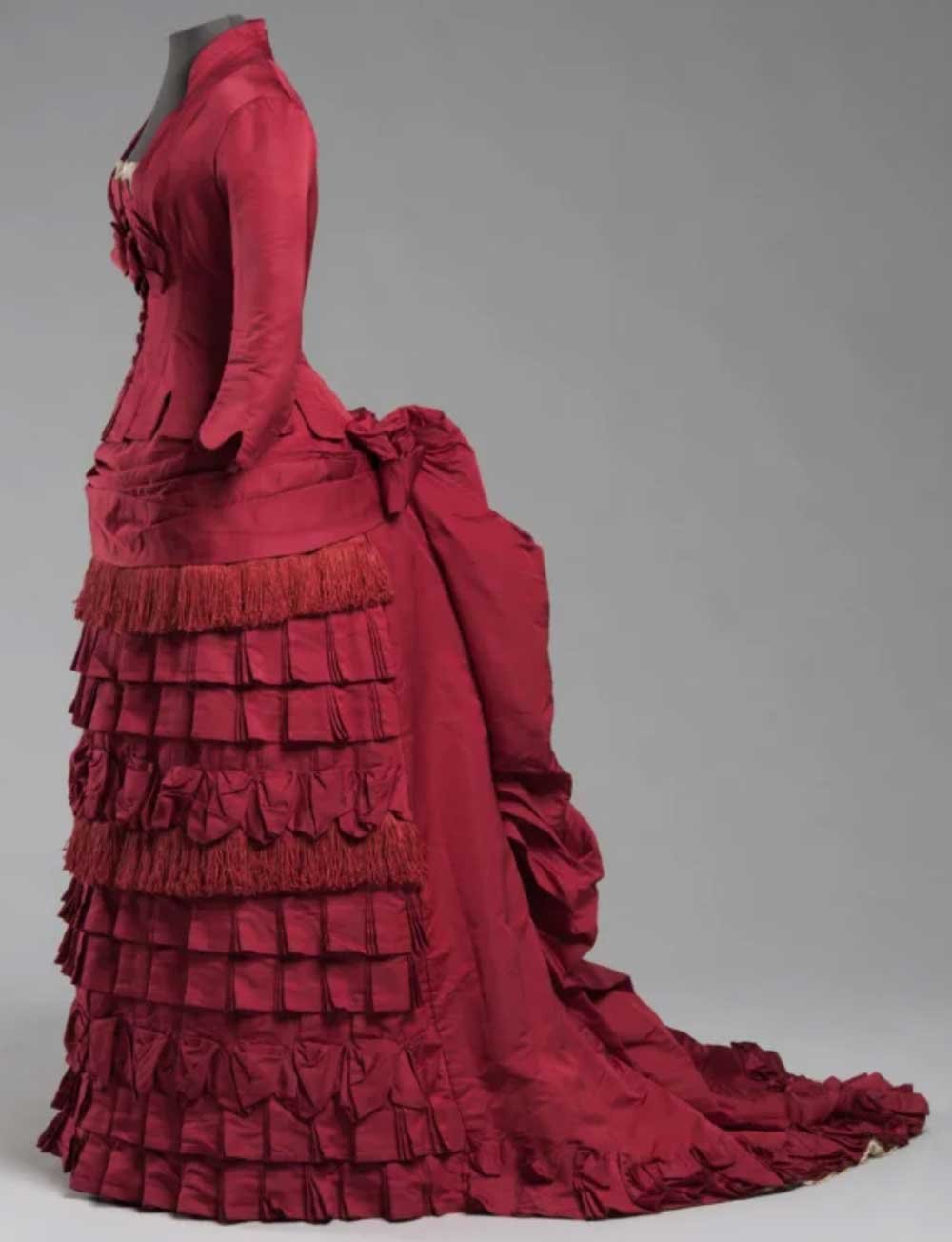 Victorian-passementerie-hand-woven-fringes-trims-tassels-costume-history-elizabeth-ashdown-endangered-craft.jpg