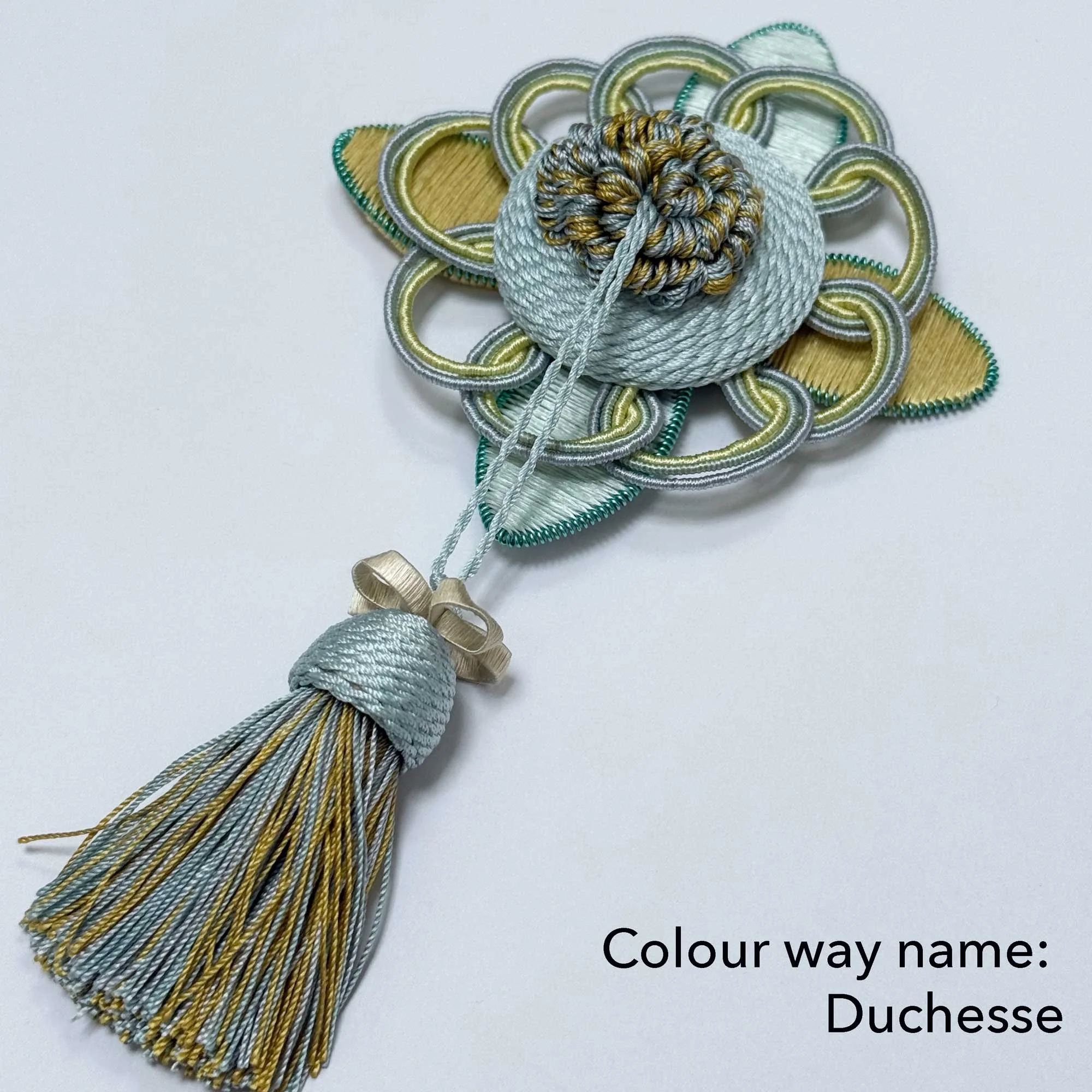 with-name-tage-au-ver-a-soie-duchesse-colourway.jpg