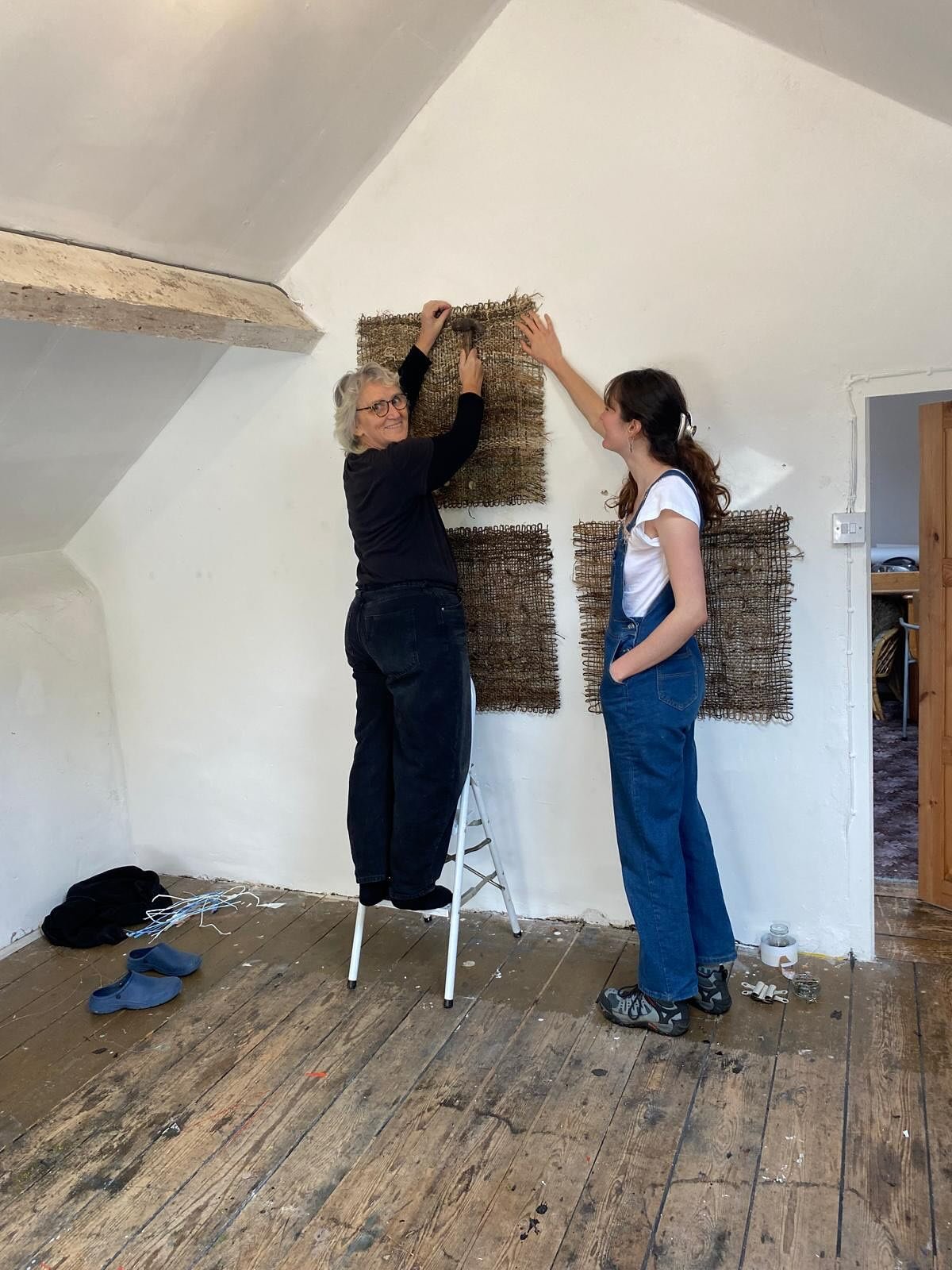 After a lot of making of cordage and daily weaving, I finally hanged the work with Hannah&rsquo;s help  for Maelor&rsquo;s next exhibition &rsquo;Y Stori Hir/The long Story&rsquo;. 
The private view is the 23rd November , though Maelor is open Wednes